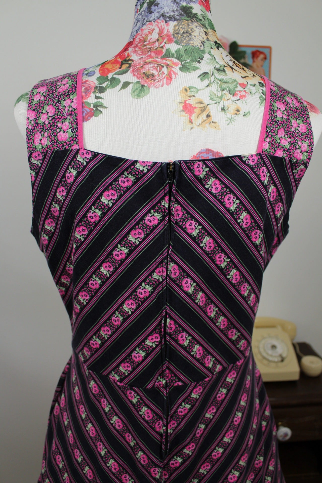 🌸🍒Robe vintage bohème folk 70's chevron fleurie rose fuchsia - T.38🍒🌸