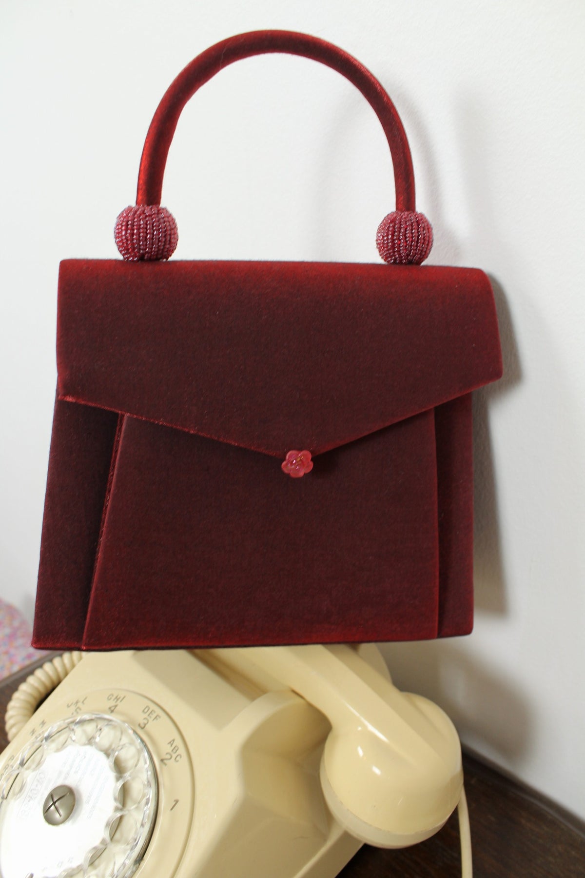 🌸🍒Sac rétro pin-up/rockabilly bordeaux satiné & perles🍒🌸