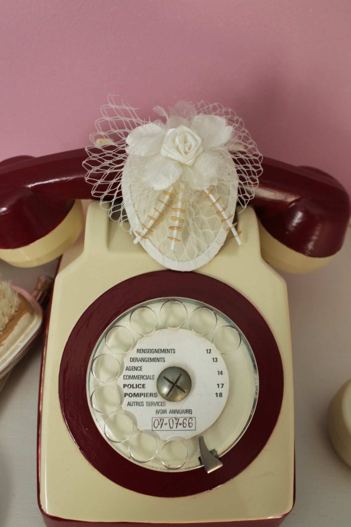Pince bibi cheveux vintage années 50/60 blanc ivoire à violette - esprit pin-up