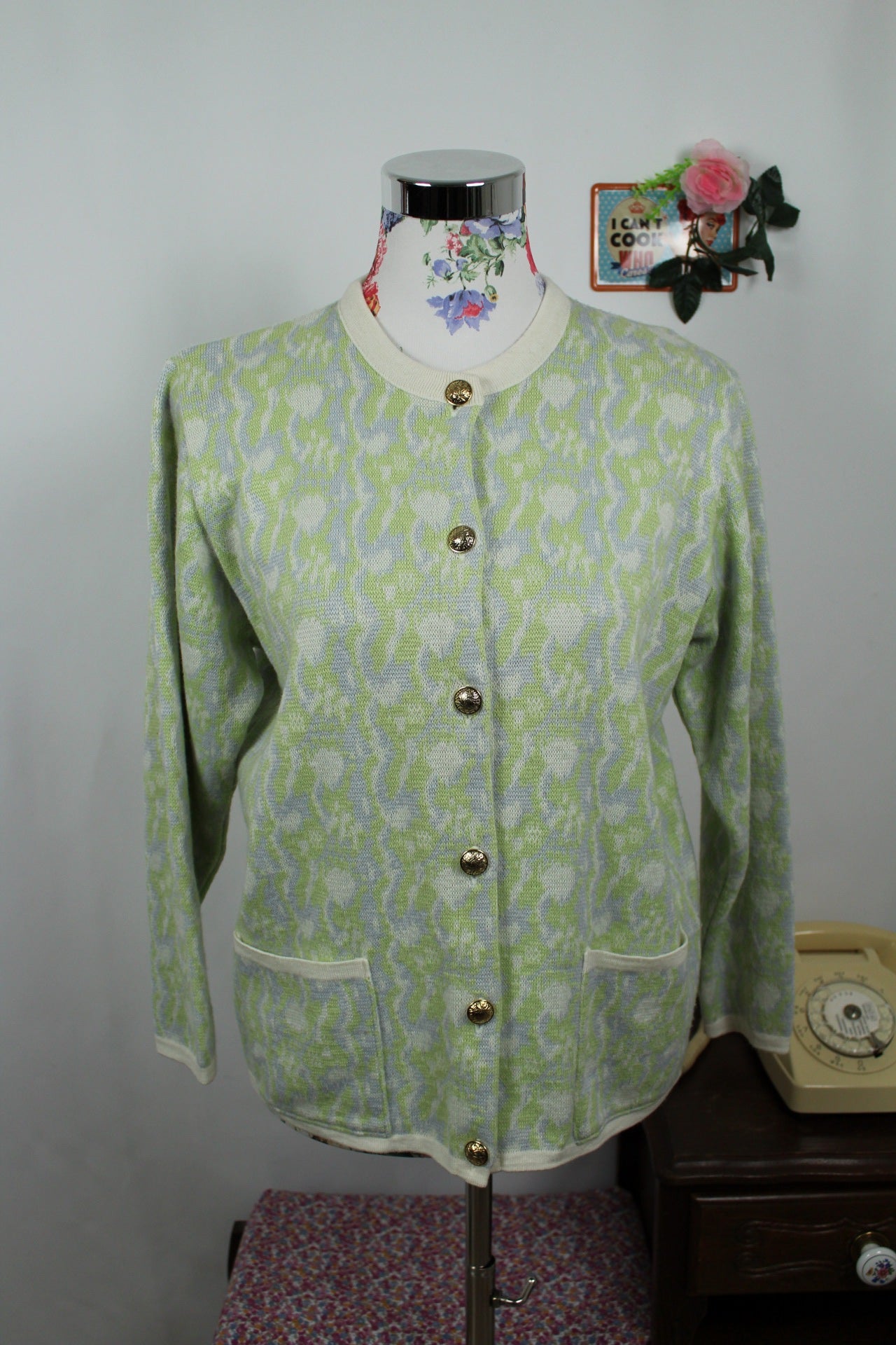 🌸🍒Cardigan vintage 80's - nuances de bleu & vert pastel - boutons bijoux dorés - Taille 38/40🍒🌸