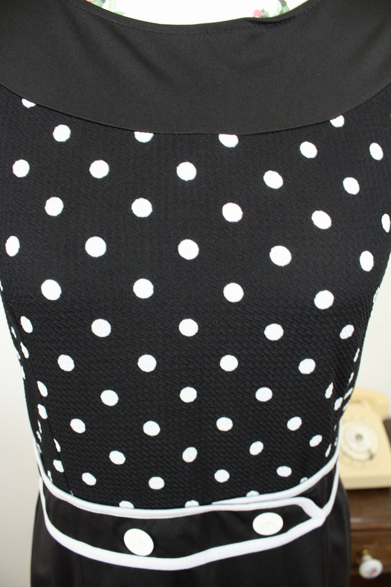 🌸🍒Robe rockabilly/pin-up à pois coupe cintrée - Taille 38🍒🌸