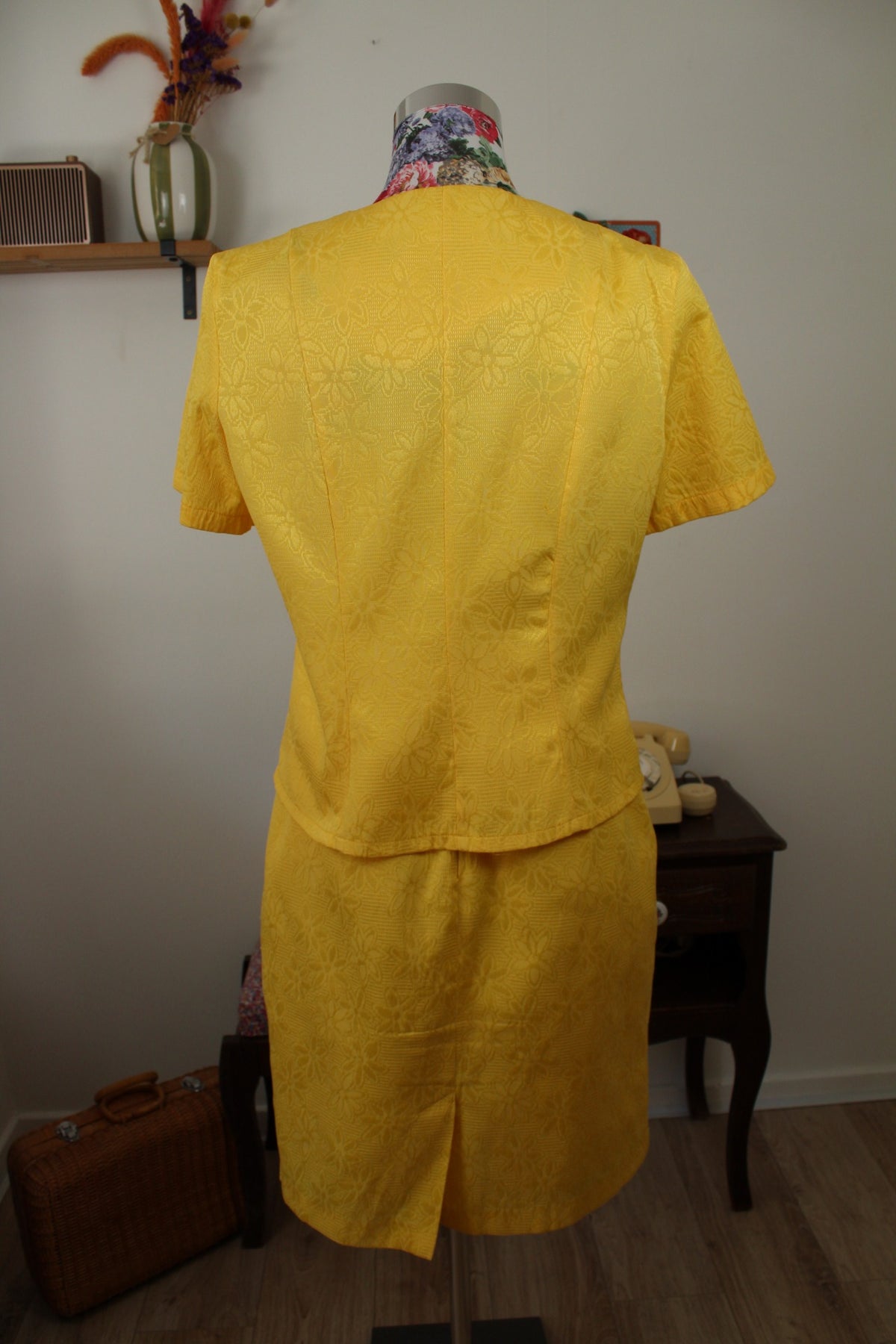 🌸🍒 Ensemble jupe + blouse vintage années 80 tissu texturé jacquard fleuri jaune - Taille 38/40🍒🌸