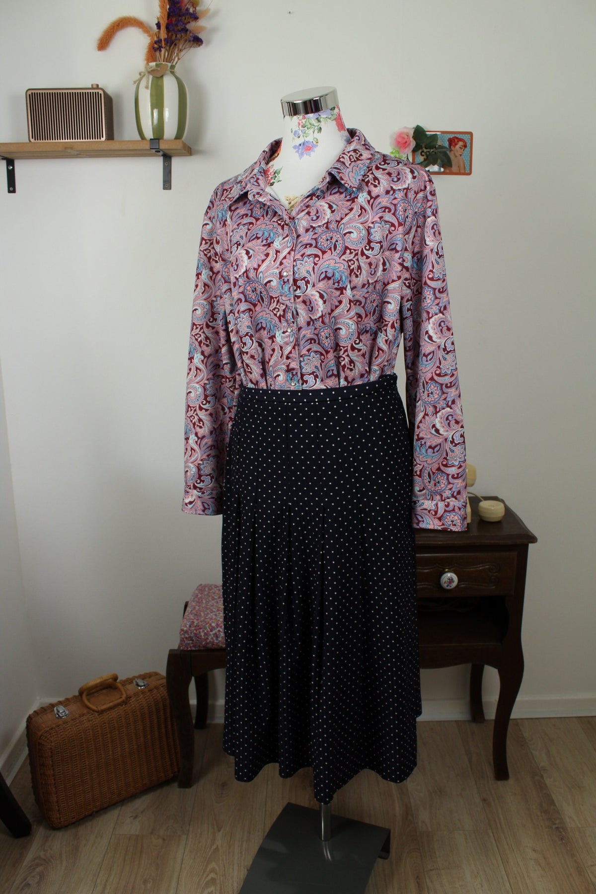 Jupe vintage années 80 plissée marine à pois blancs style pin-up - Taille 40/42