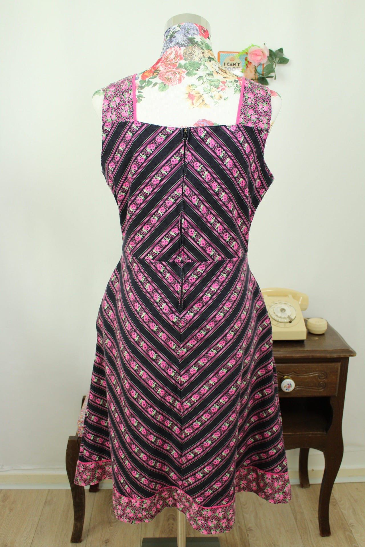 🌸🍒Robe vintage bohème folk 70's chevron fleurie rose fuchsia - Taille 38🍒🌸