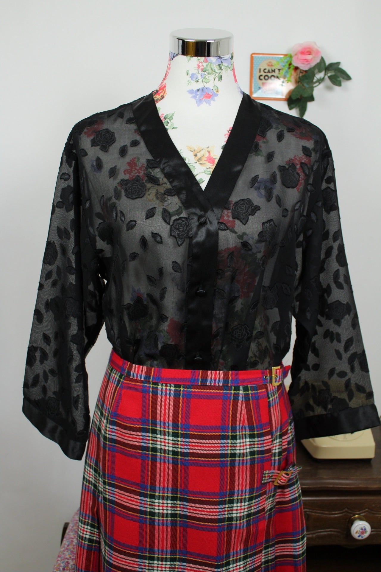 🌸🍒Blouse vintage 80's romantique roses & pétales - boutonnière satinée - Taille 36/38🍒🌸