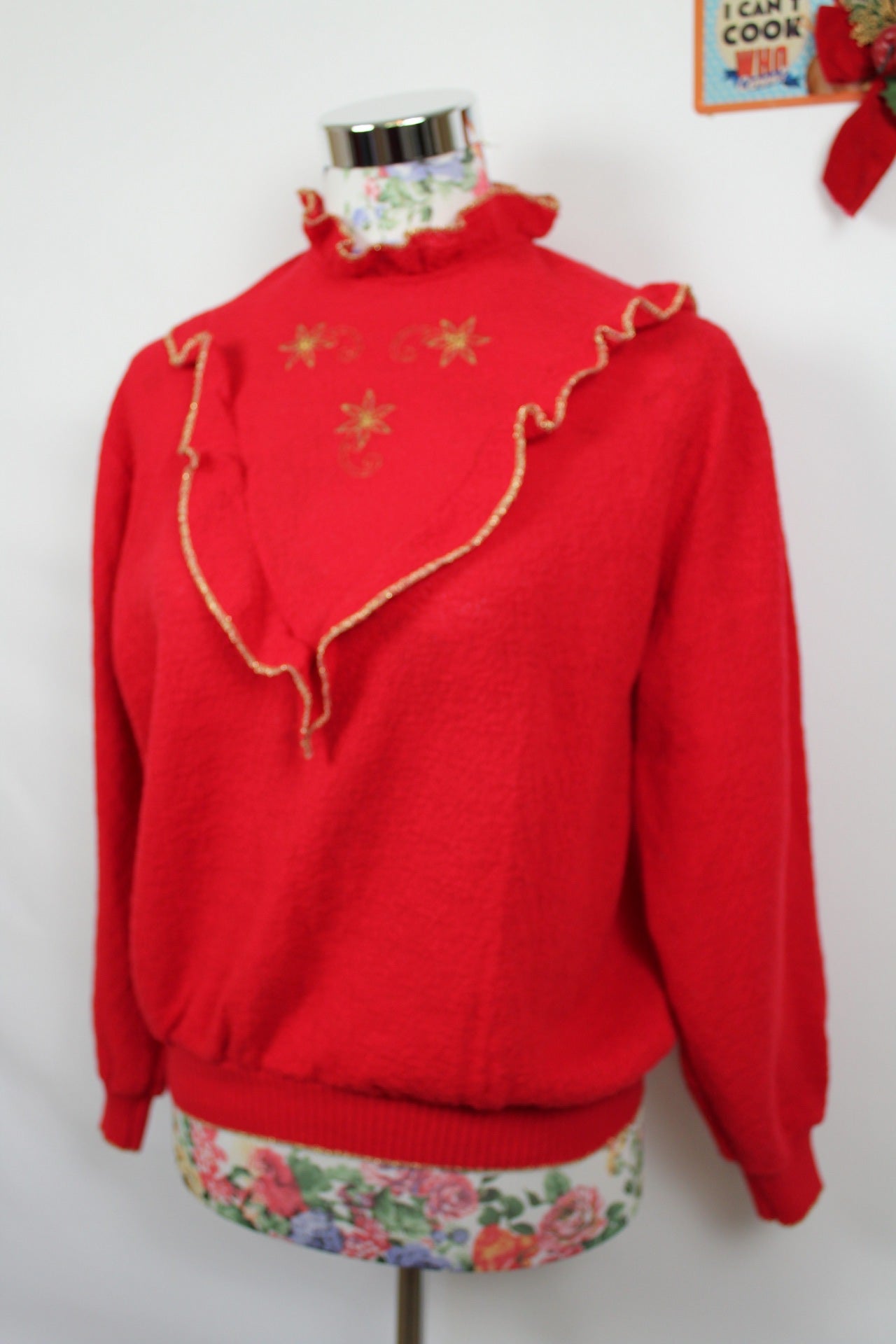 ✨Pull rouge vintage 80's à volants & fleurs brodées dorées - pull de fêtes ✨