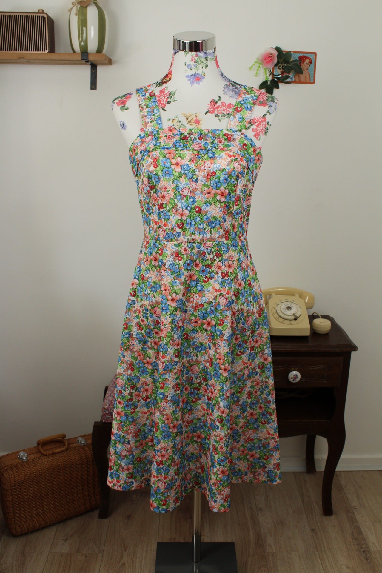 🌸🍒Robe vintage années 70 explosion de fleurs & petites myrtilles - coupe patineuse - Taille 36🍒🌸
