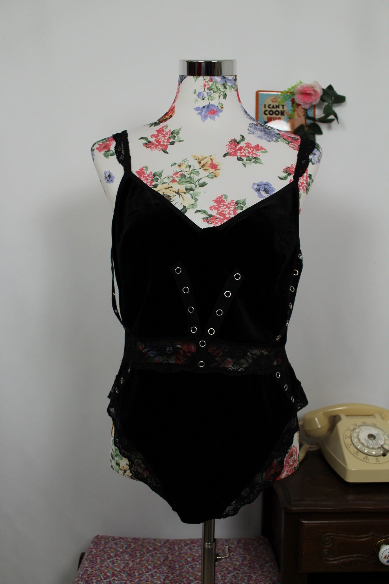 🌸🍒Body gothique velours noir & dentelle fleurie - ambiance dark romantique  - Taille 40🍒🌸