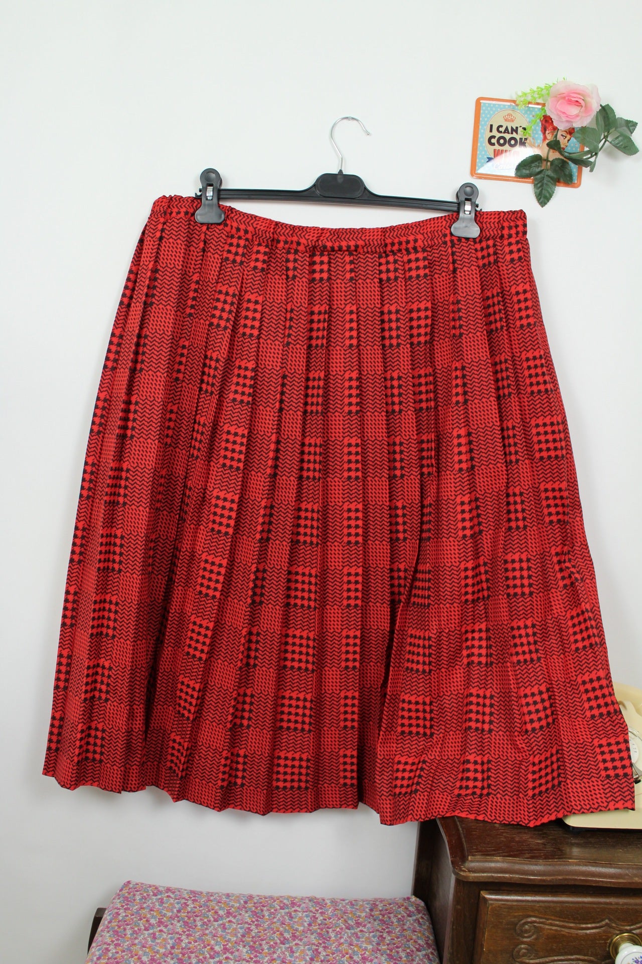 🌸🍒Jupe plissée vintage 80's rouge motifs graphiques - Taille 48/50🍒🌸