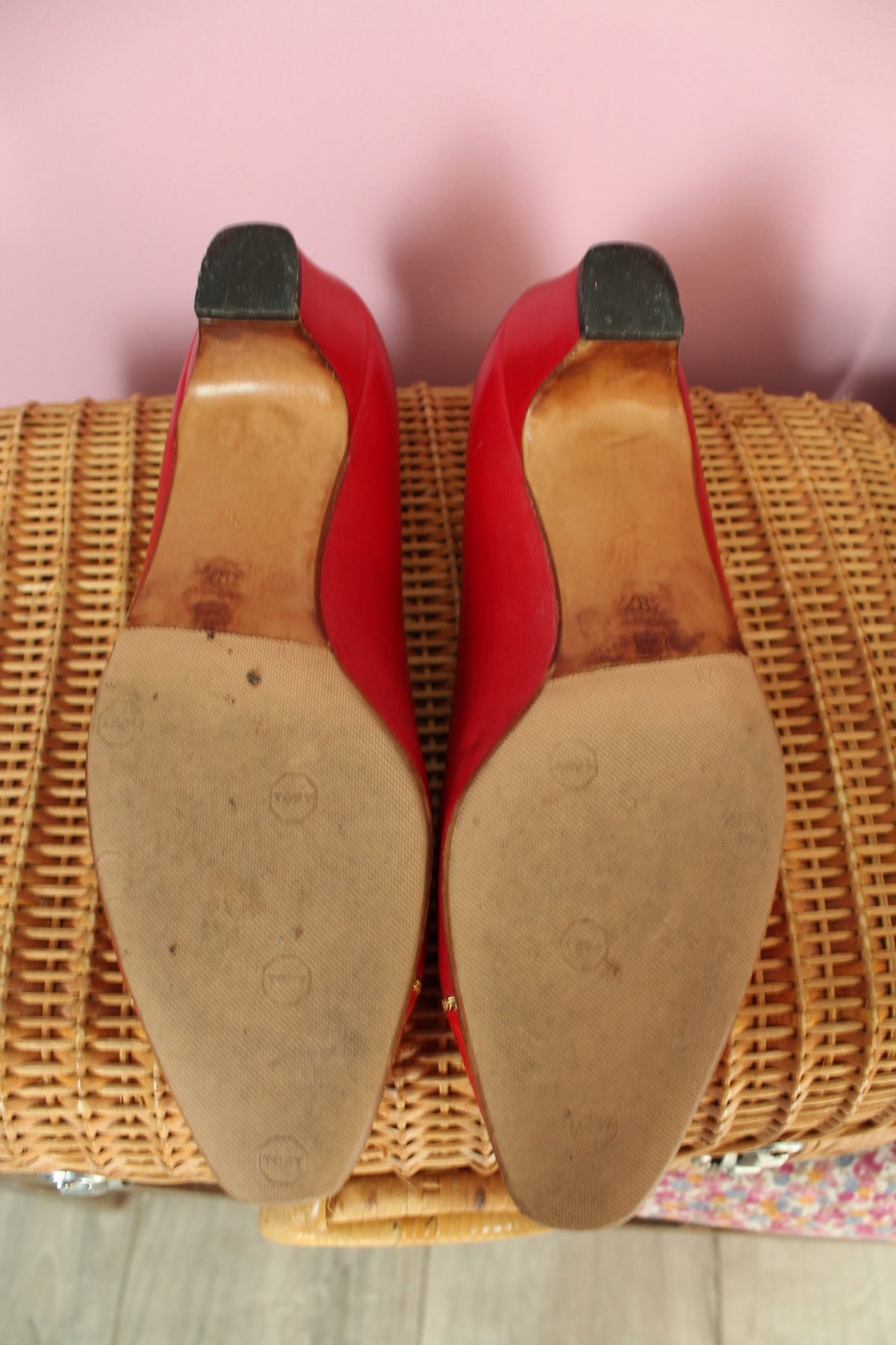 Escarpins vintage années 80 petit talon - rouge vif & chaine dorée style pin-up - pointure 38.5
