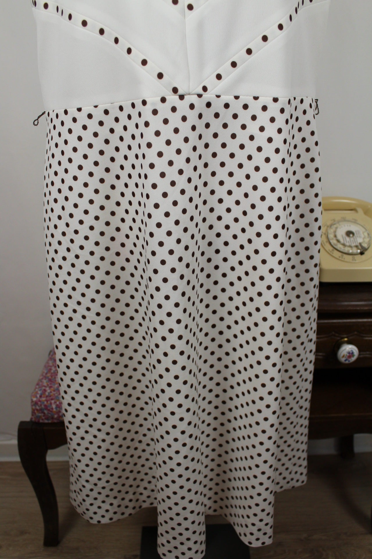 🌸🍒Robe blanche vintage 70's style pin-up à pois marron - col chemise - Taille 42/44🍒🌸