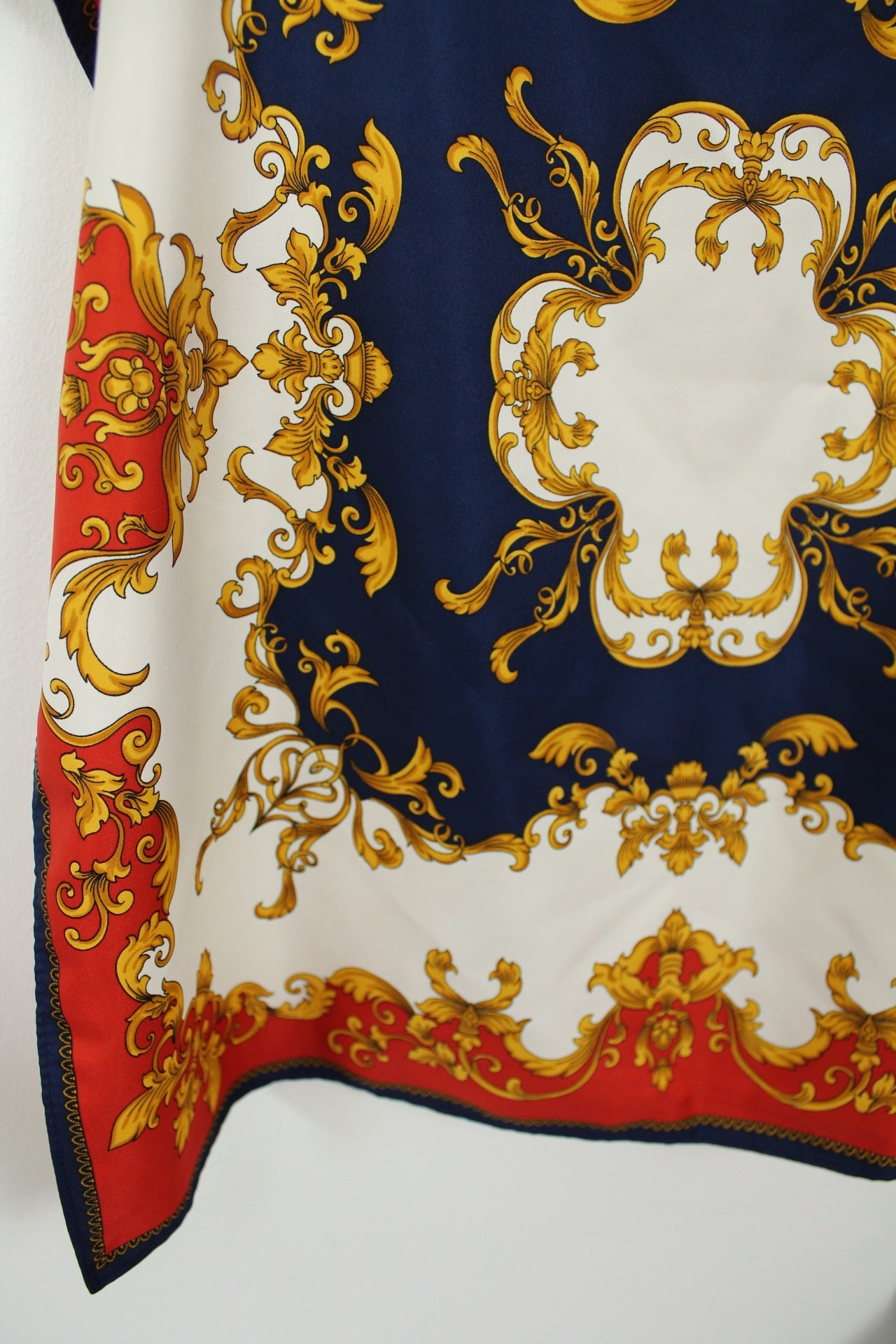 🌸🍒Foulard vintage 80/90's marine & rouge - dorures baroque preppy🍒🌸
