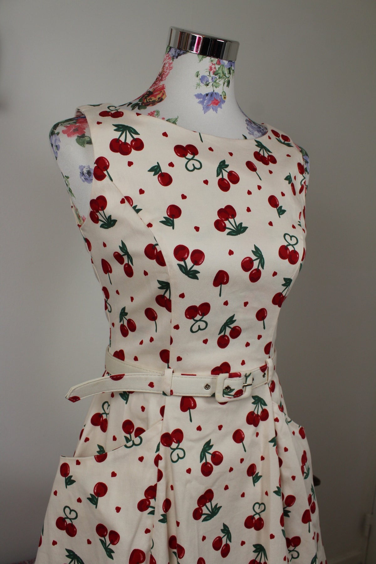 Robe pin-up/rockabilly Collectif crème motif cerises - Taille 34/36