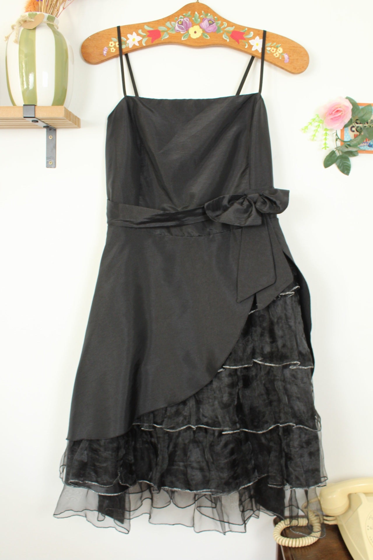 🌸🍒Robe noire satinée dark romance - nœud & jupon intégré - Taille 38/40🍒🌸
