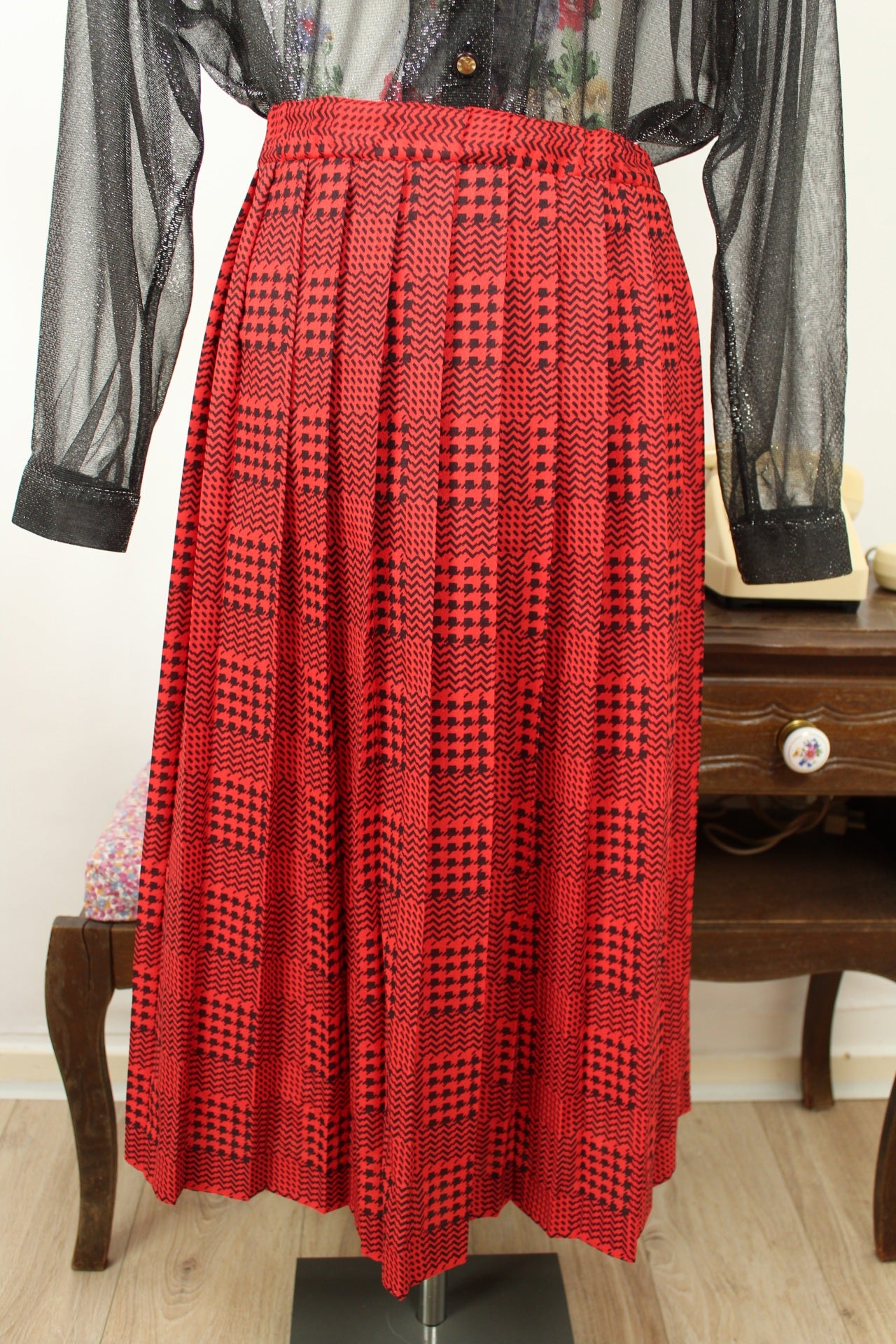 🌸🍒Jupe plissée vintage 80's rouge motifs graphiques - Taille 48/50🍒🌸