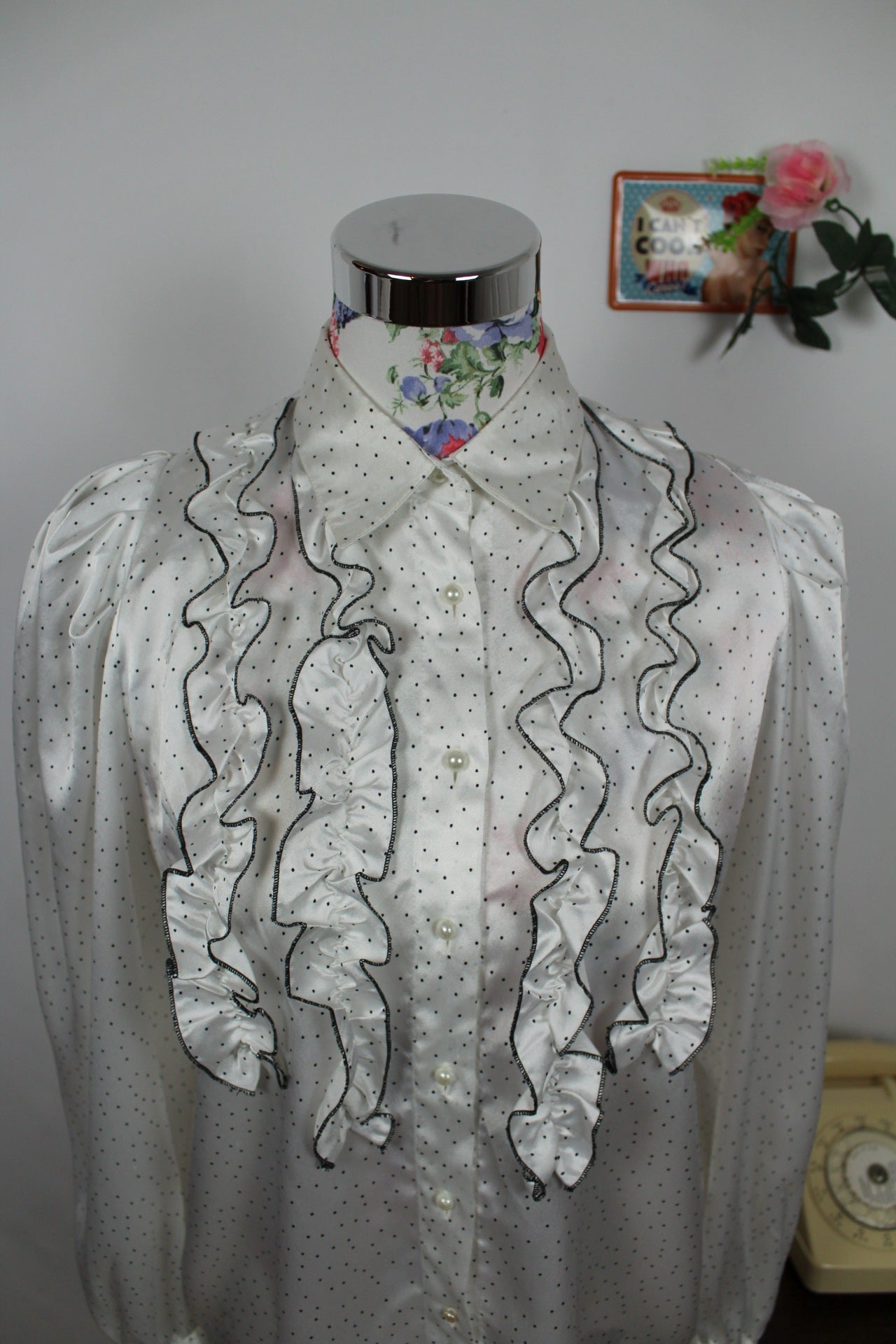 🌸🍒Chemise vintage à volants Daniel Duval Paris 80's - pois noir & satin - Taille 40🌸🍒