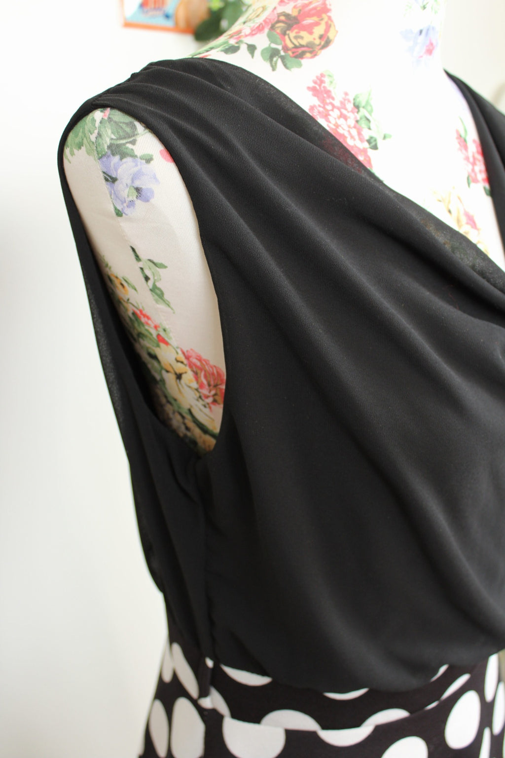 🌸Robe rétro rockabilly pin-up noire à pois blancs marque Garden🍒