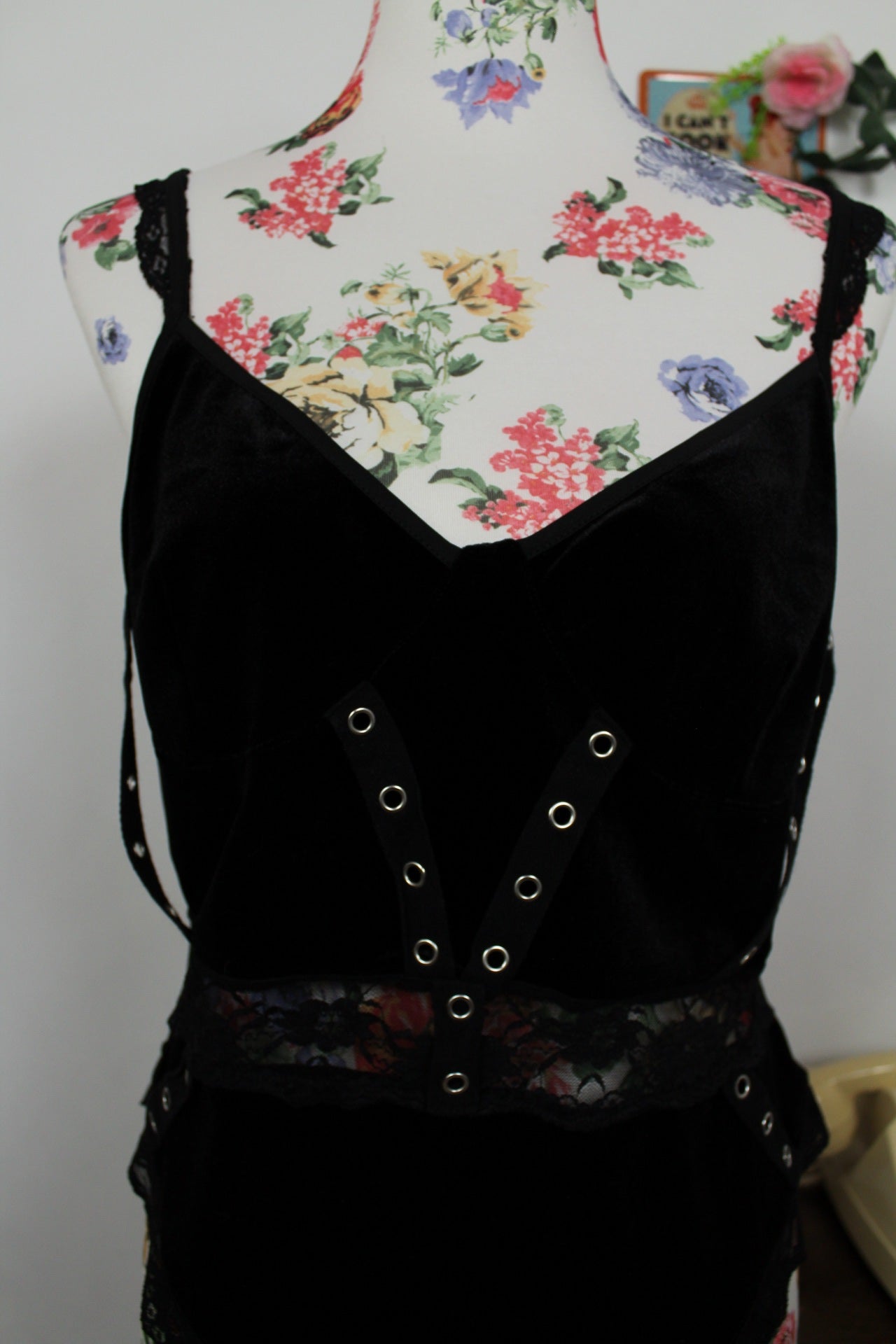 🌸🍒Body gothique velours noir & dentelle fleurie - ambiance dark romantique  - Taille 40🍒🌸