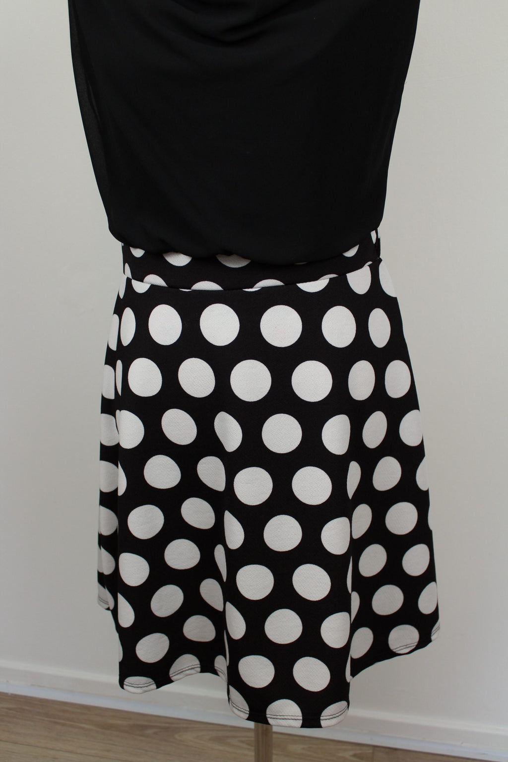 🌸Robe rétro rockabilly pin-up noire à pois blancs marque Garden🍒