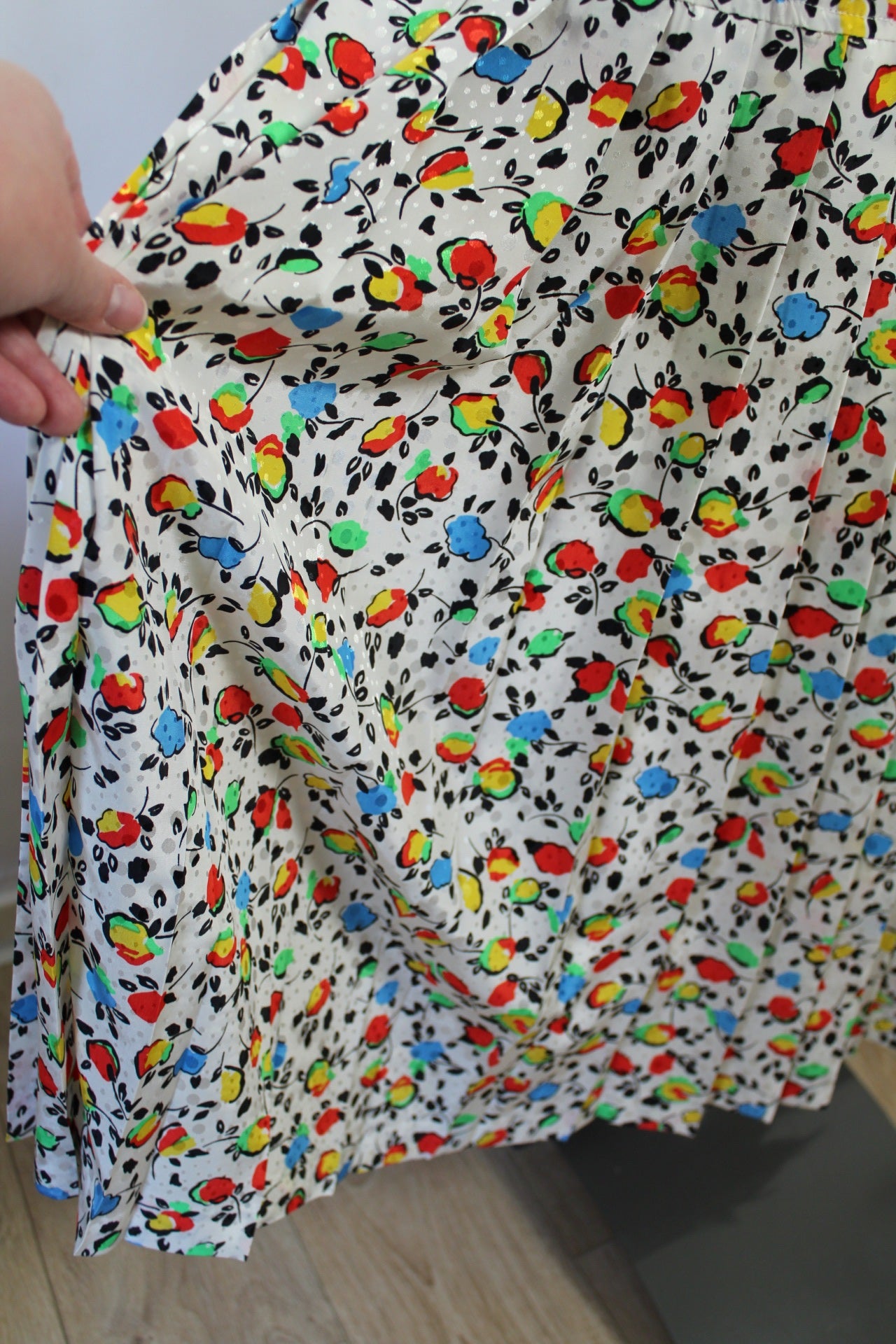 🍒🌸Jupe plissée vintage années 80 - pétales de fleurs et pois satinés - Taille 44🌸🍒