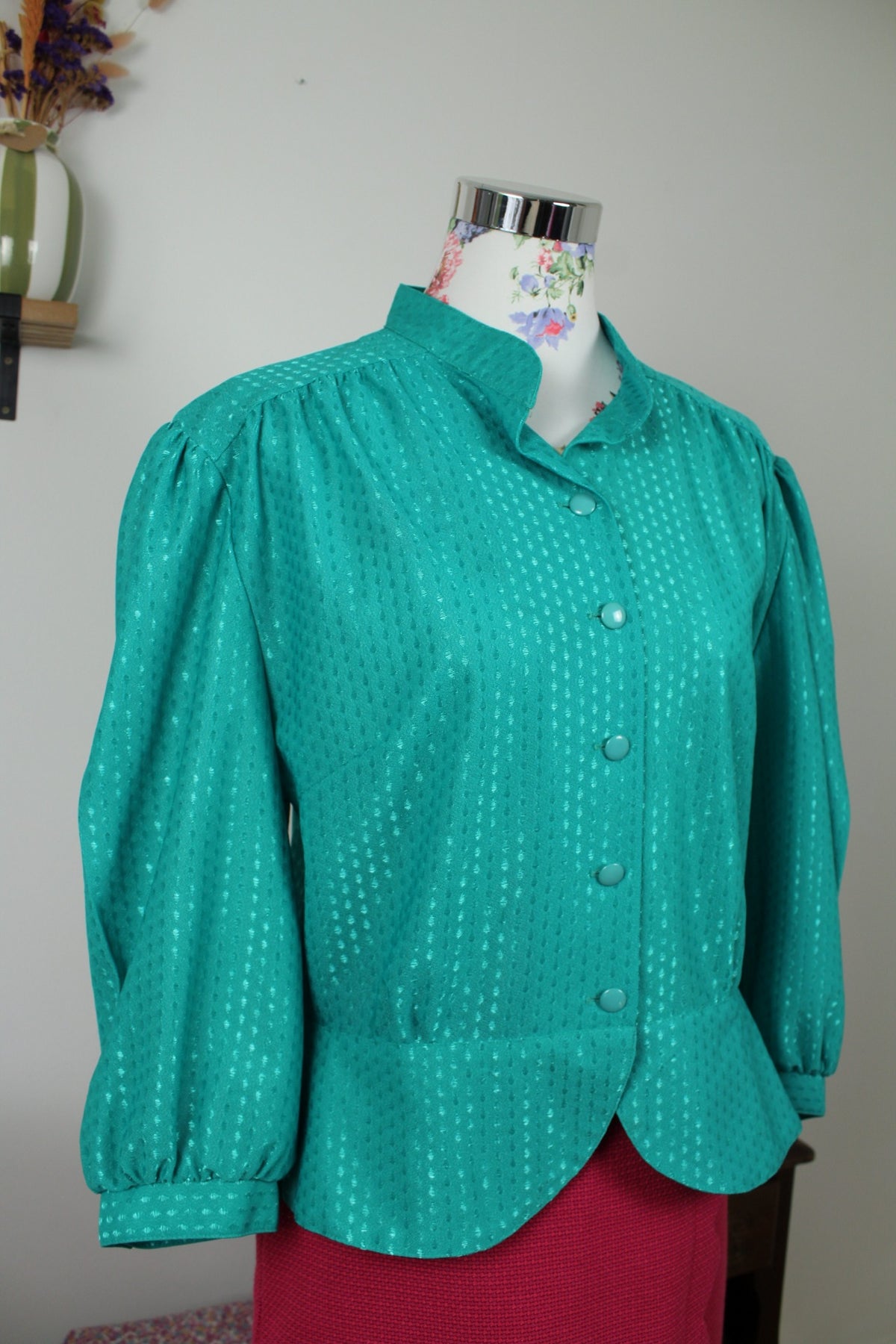 Blouse vintage années 70 turquoise fuseaux satinés et col officier - Taille 38 à 42