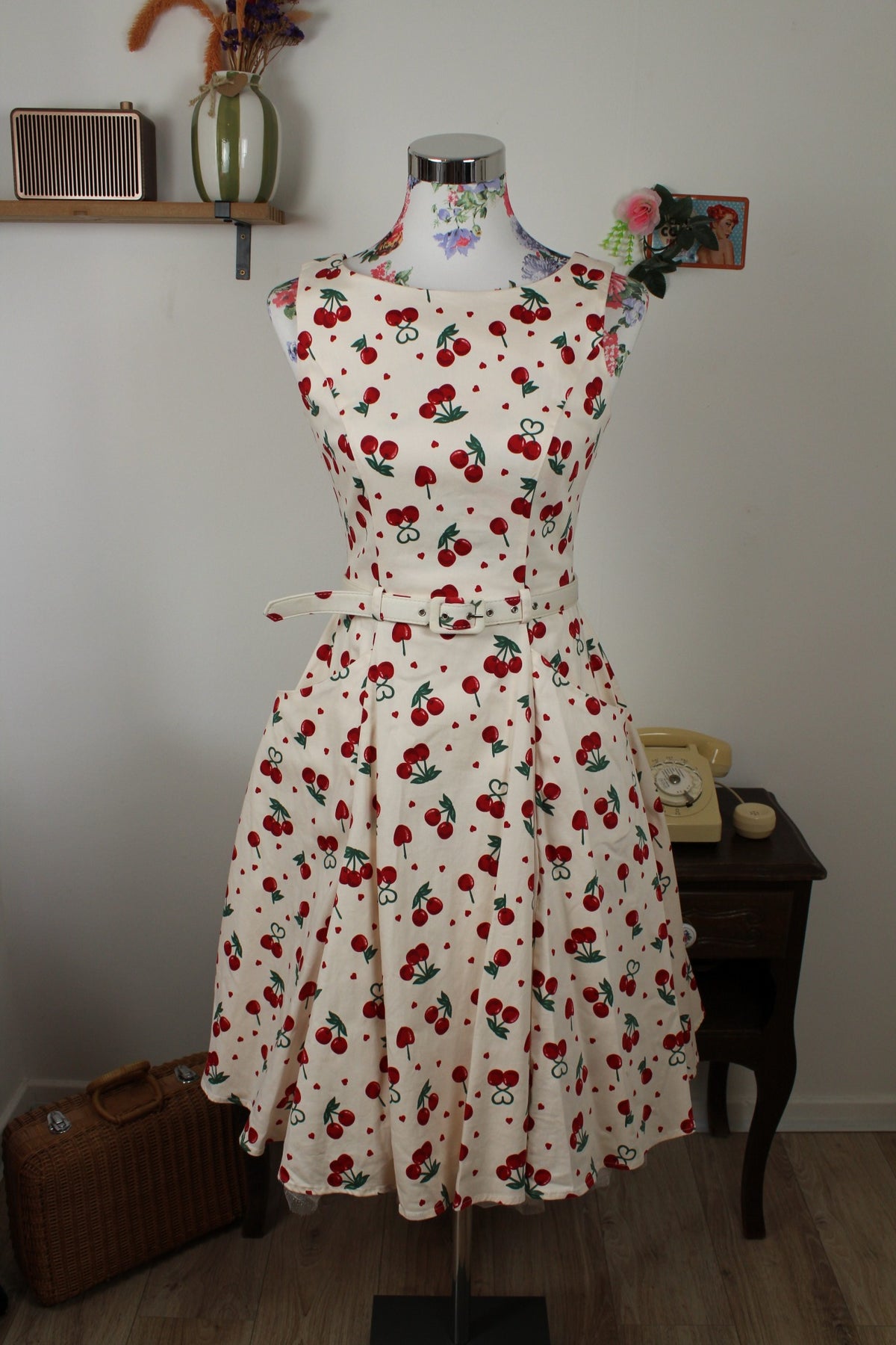 Robe pin-up/rockabilly Collectif crème motif cerises - Taille 34/36