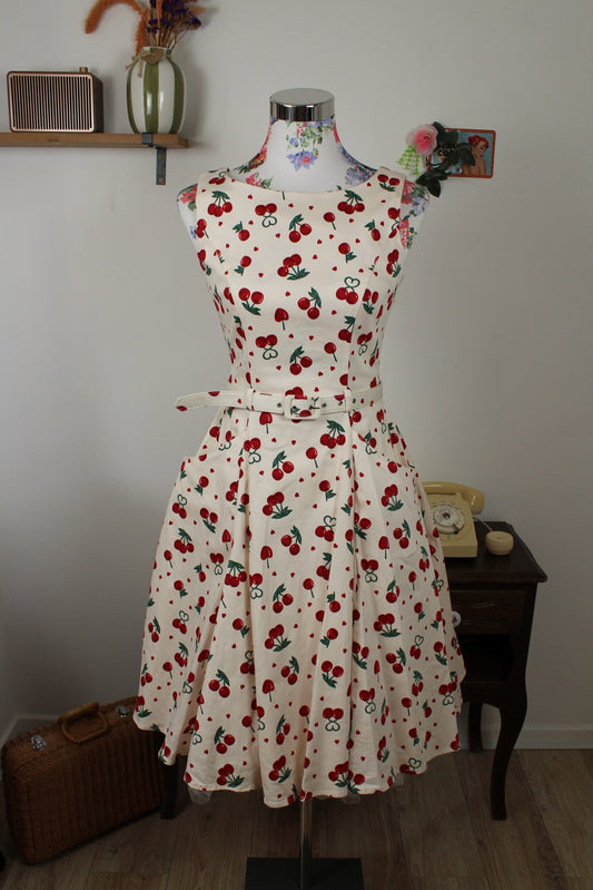 Robe pin-up/rockabilly Collectif crème motif cerises - Taille 34/36