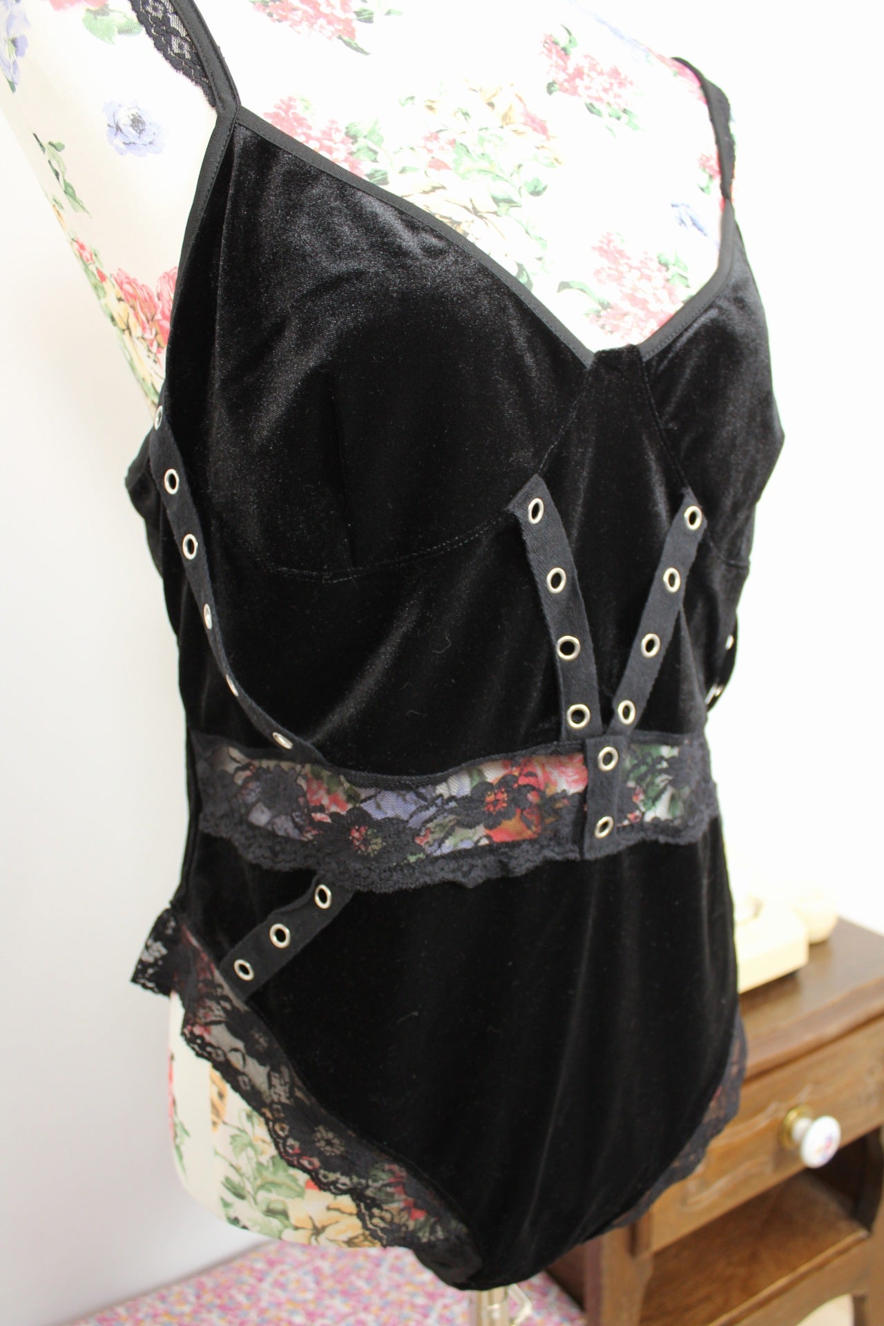 🌸🍒Body gothique velours noir & dentelle fleurie - ambiance dark romantique  - Taille 40🍒🌸
