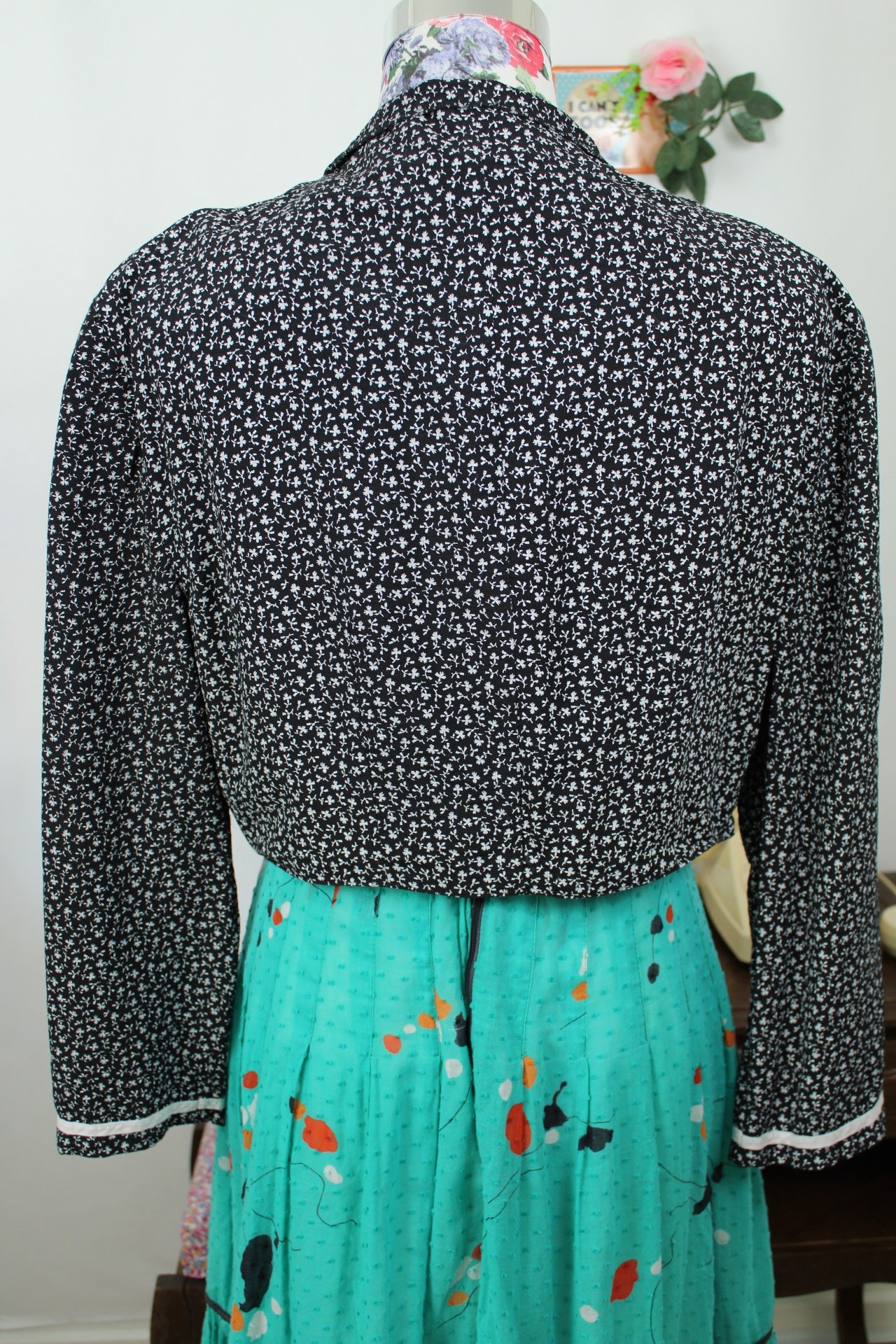 🌸🍒Boléro vintage 90's noir imprimé de petites fleurs liberty bohème - Taille 38 à 42🍒🌸