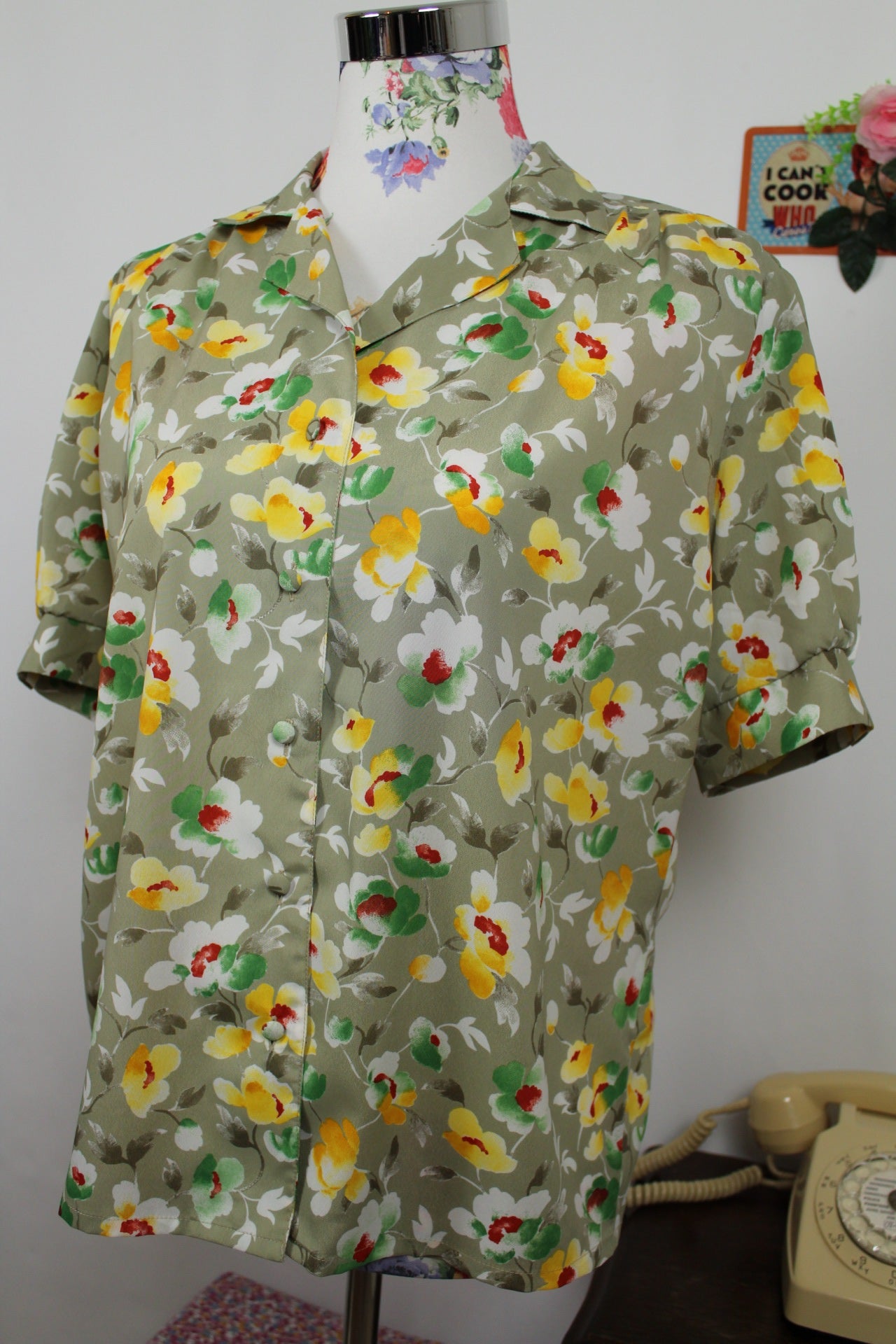 🌸🍒Chemise vintage 90's manches courtes kaki & fleurs jaunes lumineuses - Taille 40/42🍒🌸