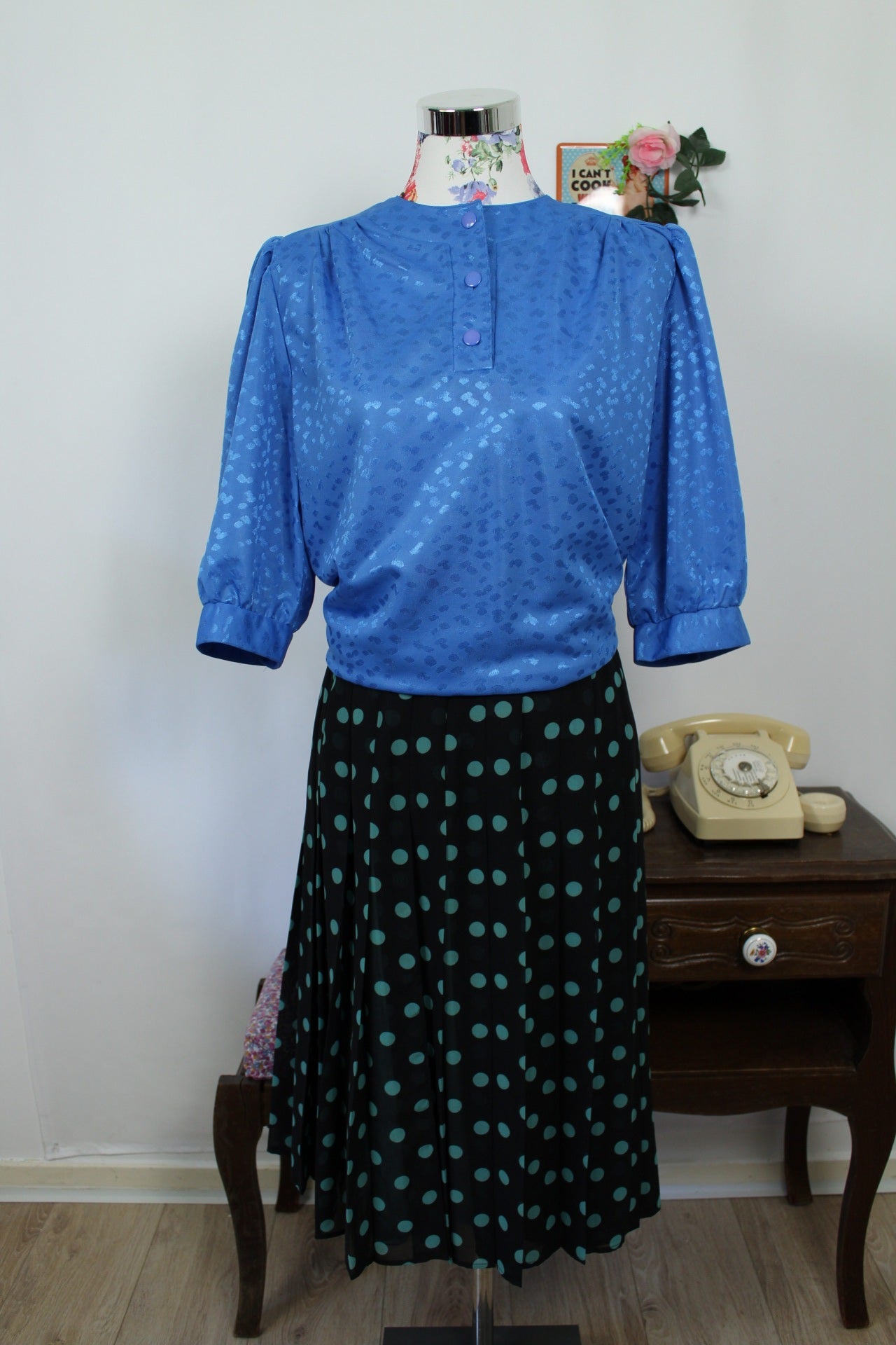 🌸🍒Blouse vintage 80's bleu vif - motifs satinés léopard - Taille 40 à 44🍒🌸