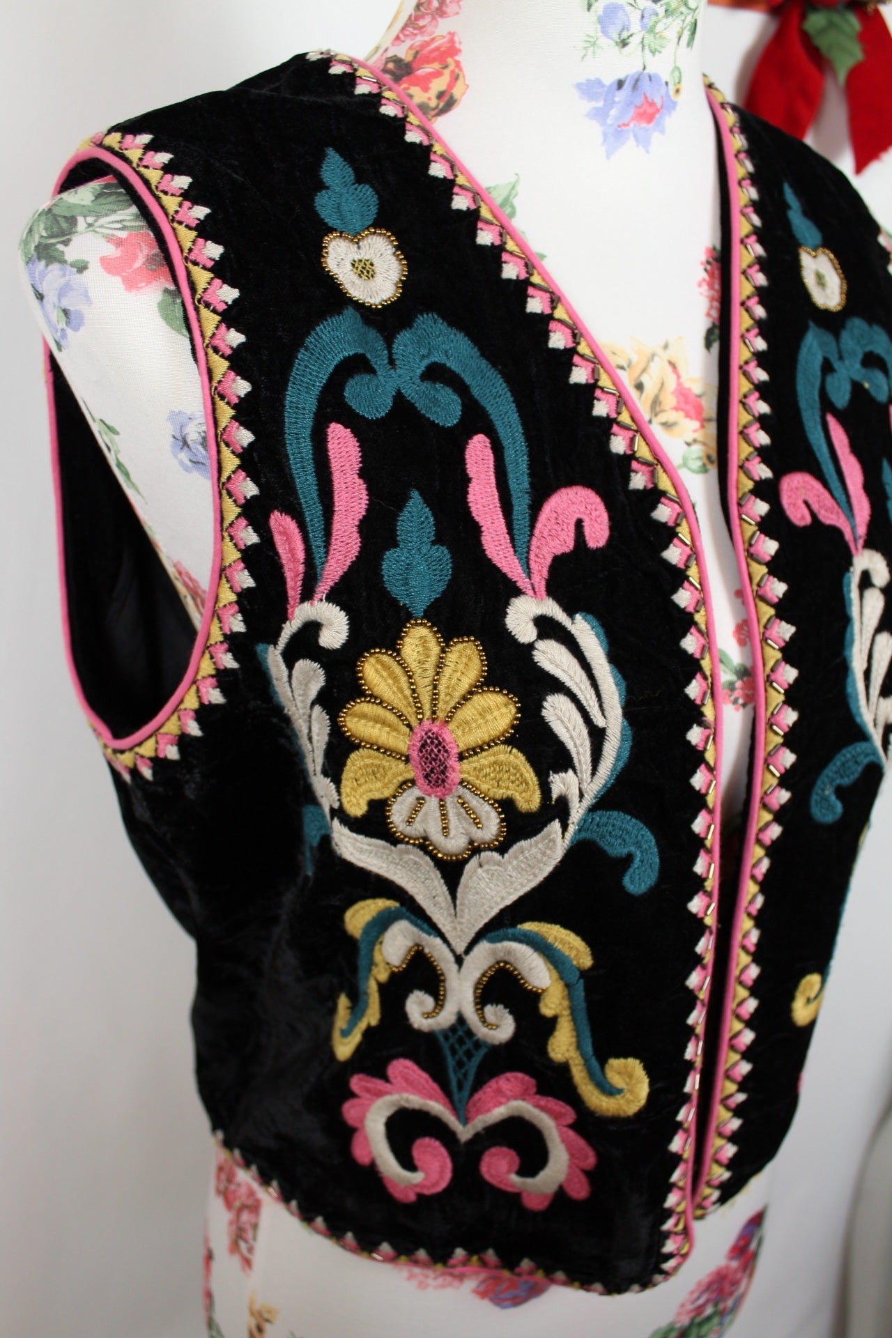 🌸🍒Gilet en velours brodé My Jewellery - pièce bohème chic fleurie 🍒🌸