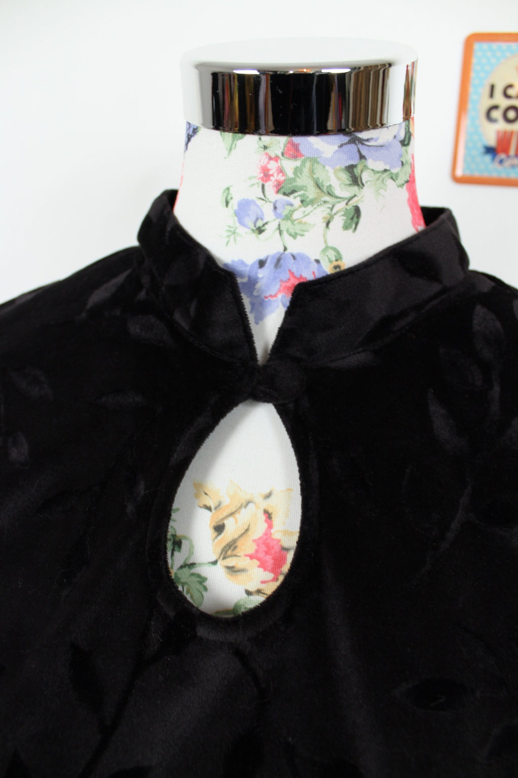 ✨Robe noire vintage années 90 en velours - feuillage en relief✨