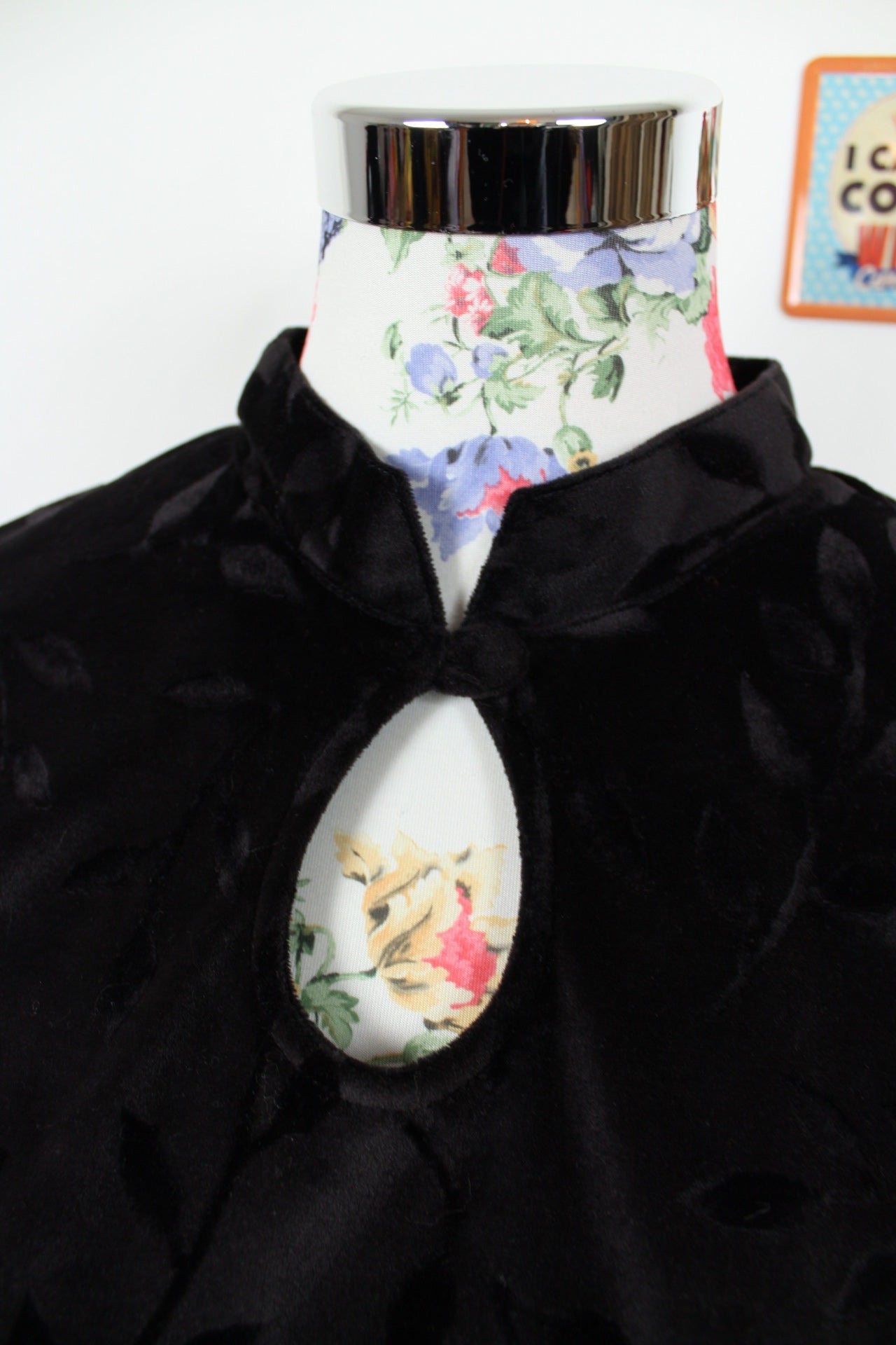 ✨Robe noire vintage années 90 en velours - feuillage en relief✨
