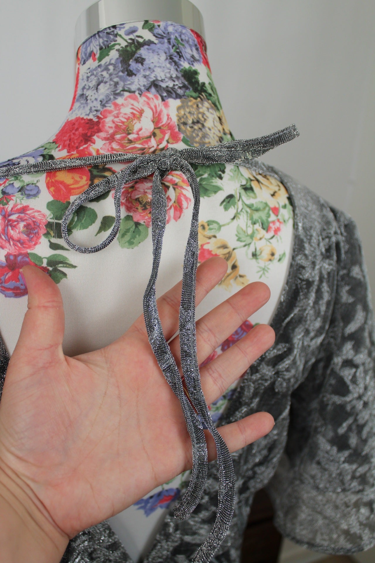 🌸🍒Robe rétro glitter lurex argentée fleurie Rétro & Icône Paris - Taille 36🍒🌸