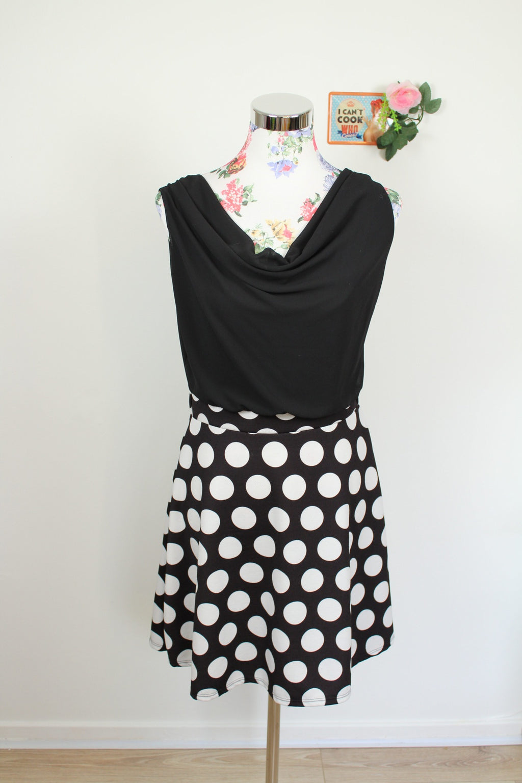 🌸Robe rétro rockabilly pin-up noire à pois blancs marque Garden🍒