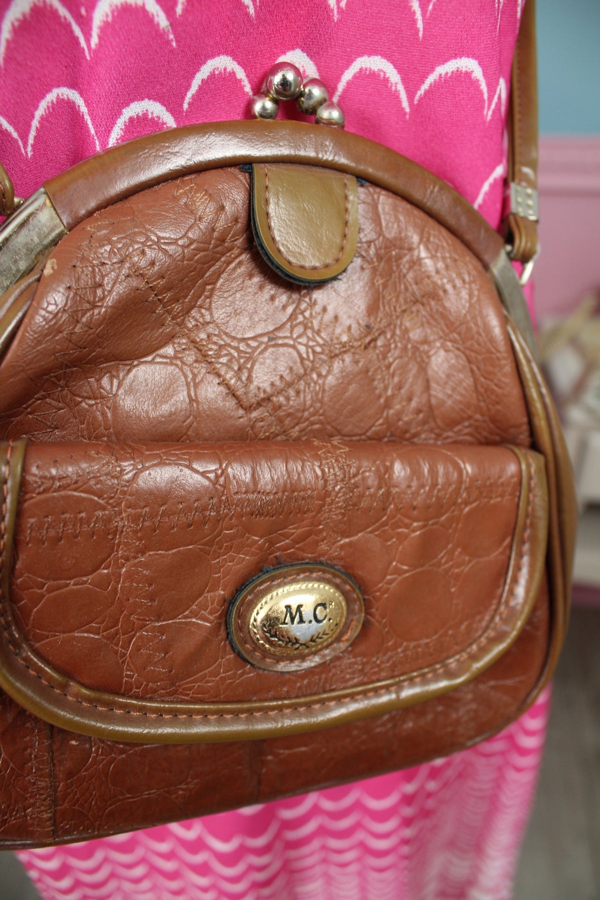 Sac vintage années 70/80 cuir texturé façon croco - fermeture à cadre métallique