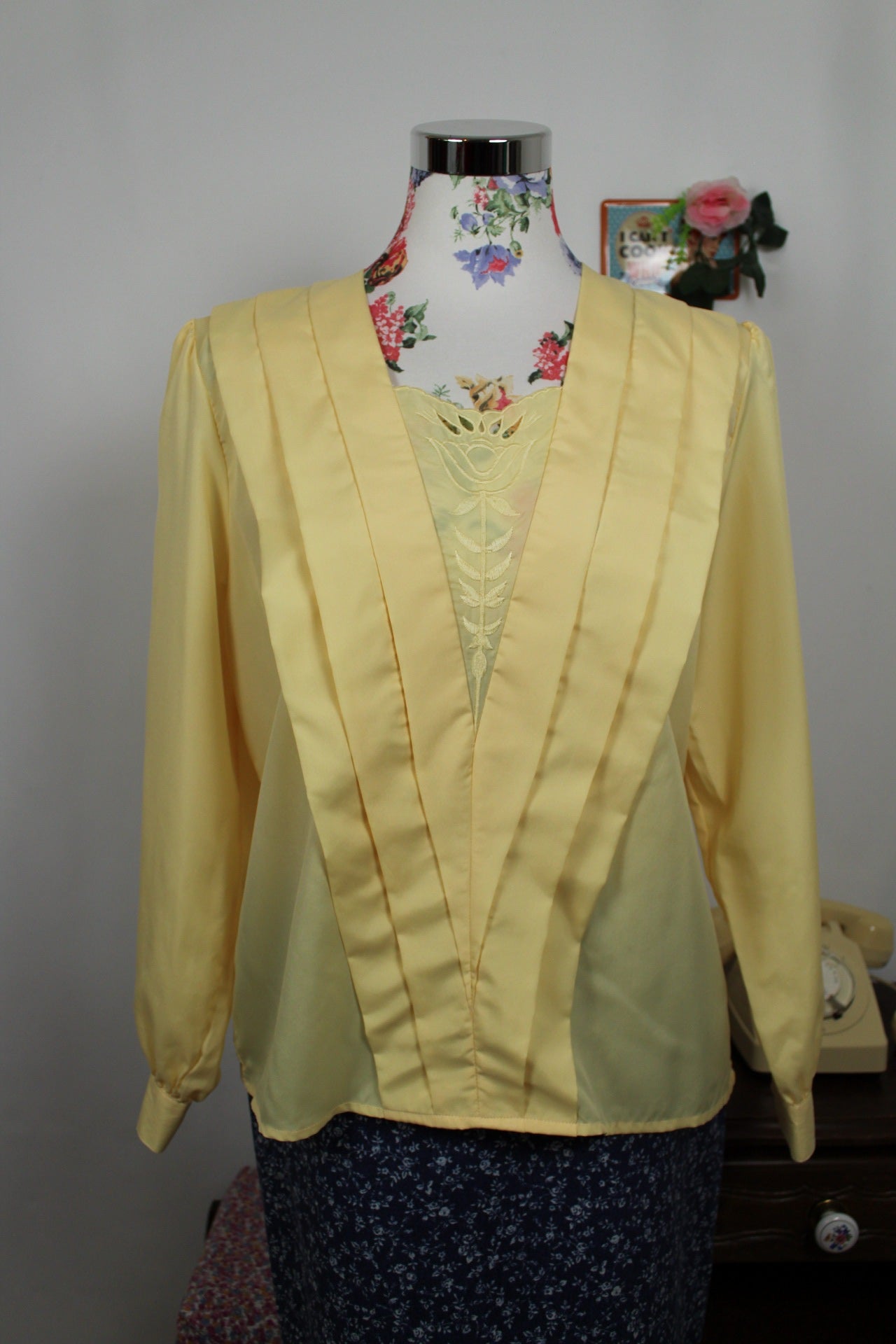 🌸🍒Blouse vintage 80's jaune doux - plastron fleuri & plis chic - Taille 40/42🍒🌸
