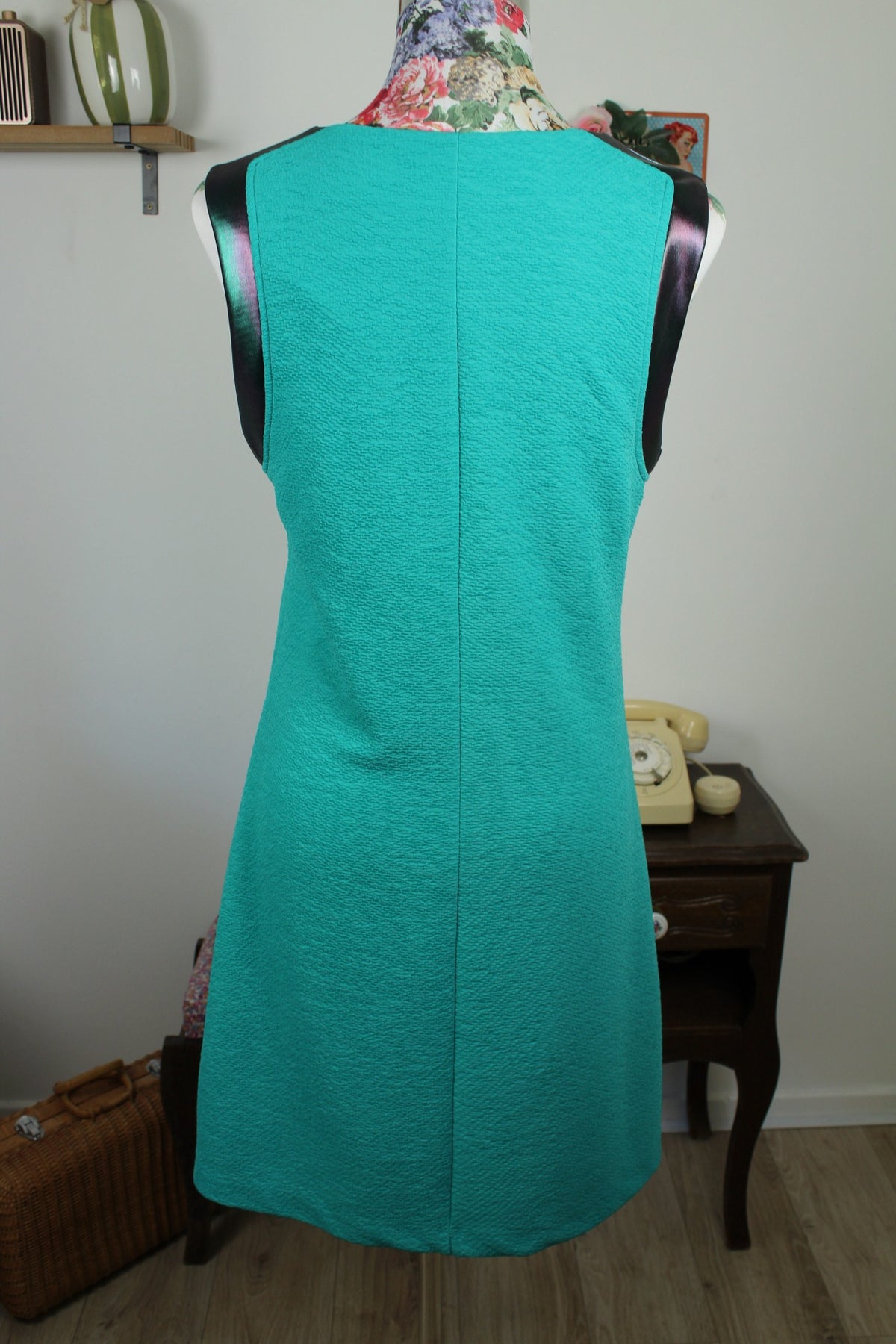 Robe Cop Copine vert bleuté texturé & bandes d'épaules lumineuses arc-en-ciel - Taille 38