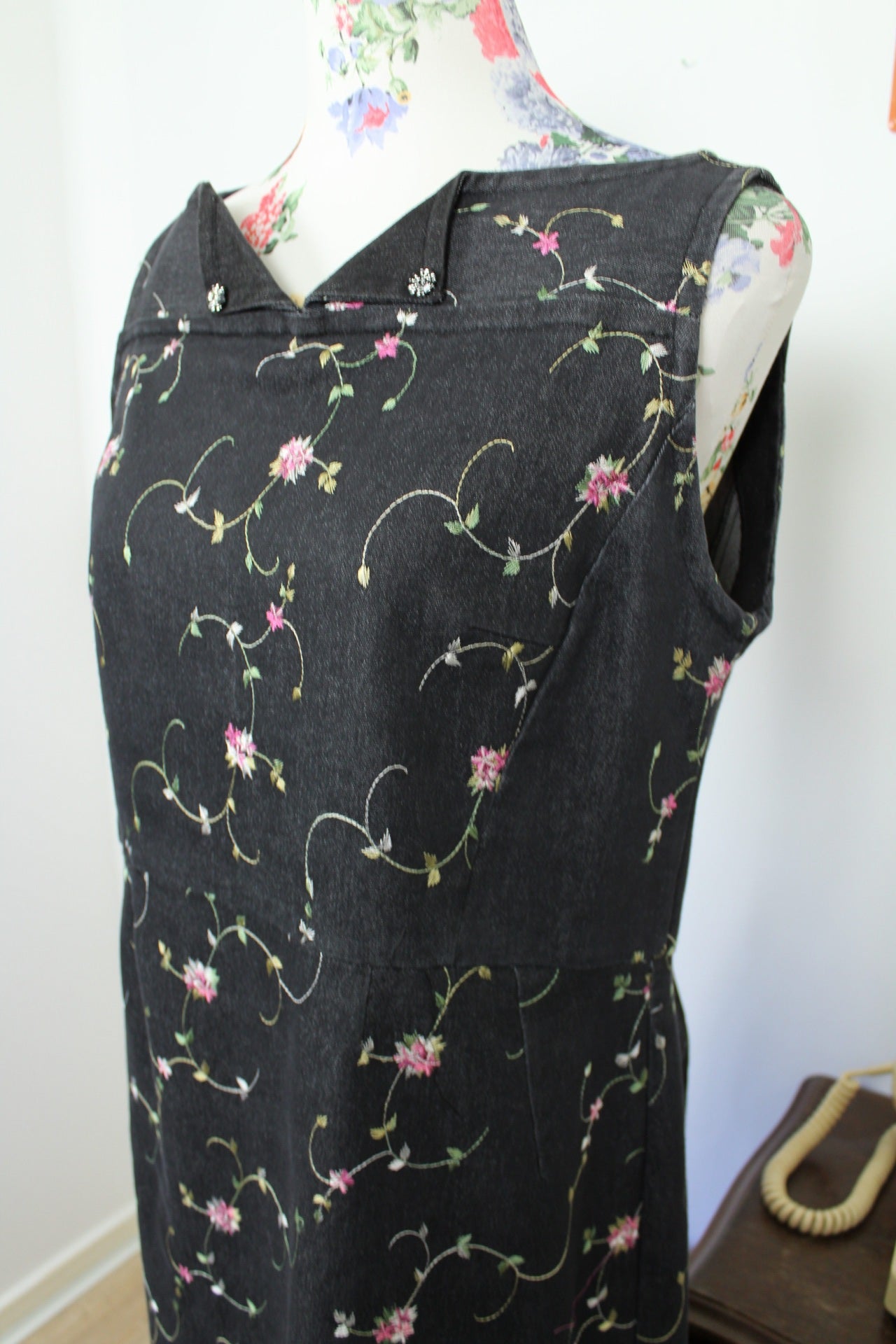 🌸🍒Robe en jean vintage 90's - gris foncé brodée de fleurs - Taille 40🍒🌸