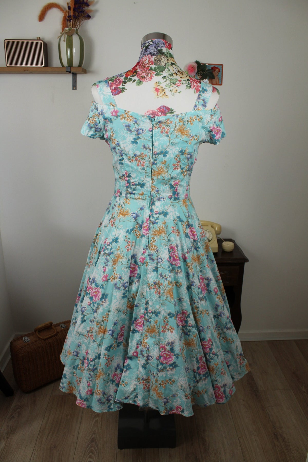 Robe pin-up/rockabilly Hell Bunny bleu ciel intense fleurie - Taille 34 petit 36