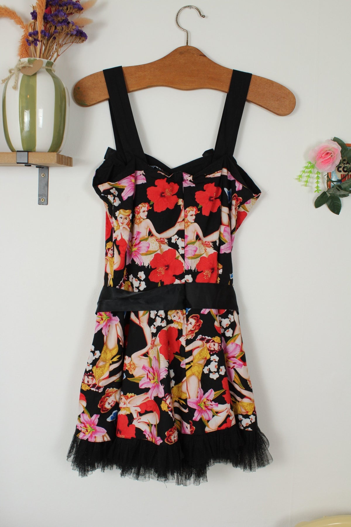 Robe pin-up/rockabilly Hell Bunny motif lys roses & pin-up - Taille 36 petit 38