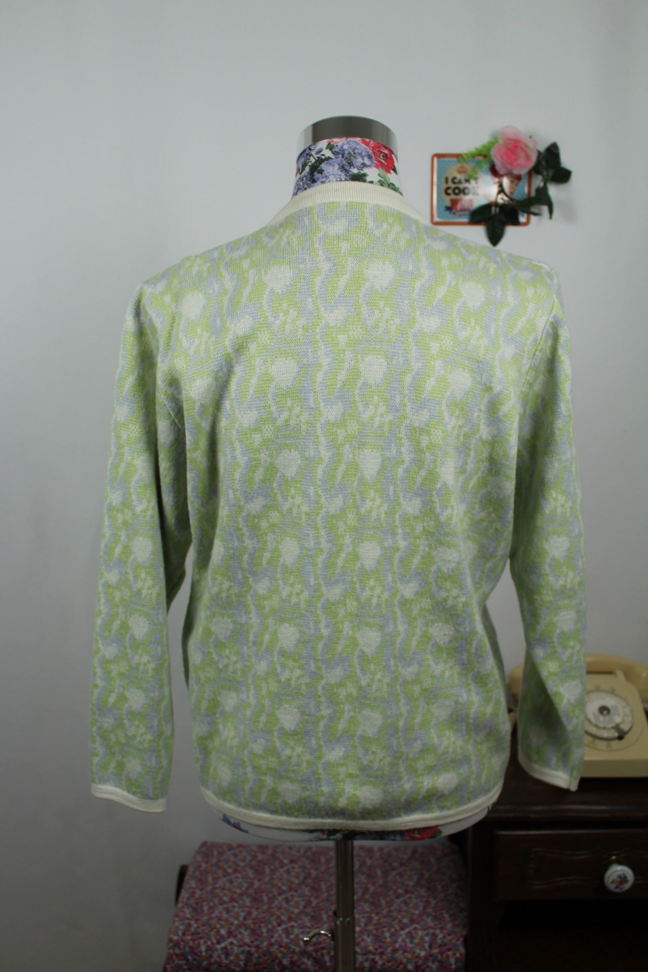 🌸🍒Cardigan vintage 80's - nuances de bleu & vert pastel - boutons bijoux dorés - Taille 38/40🍒🌸