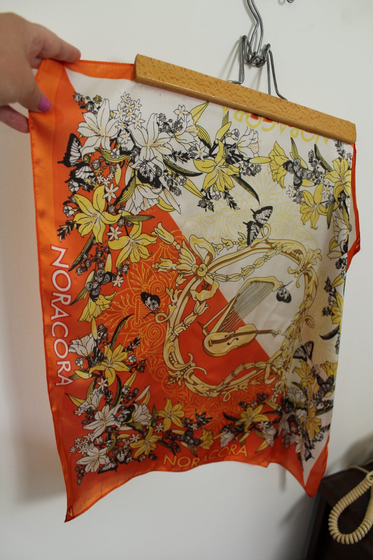 🌸🍒Foulard vintage 90's orange pep's - papillons, fleurs & musique🍒🌸