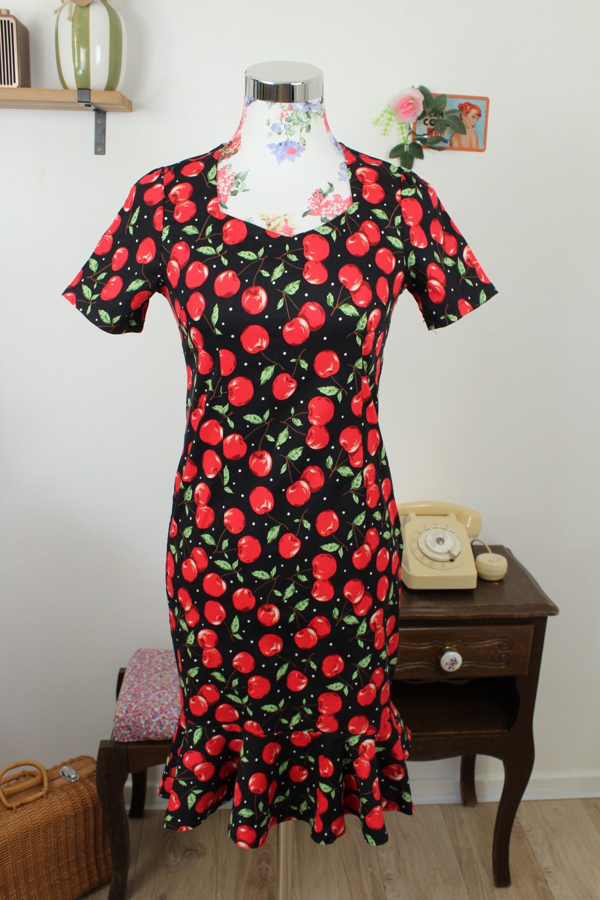 🌸🍒Robe rétro pin-up/rockabilly coupe sirène imprimé cerises et pois - Taille 36🍒🌸