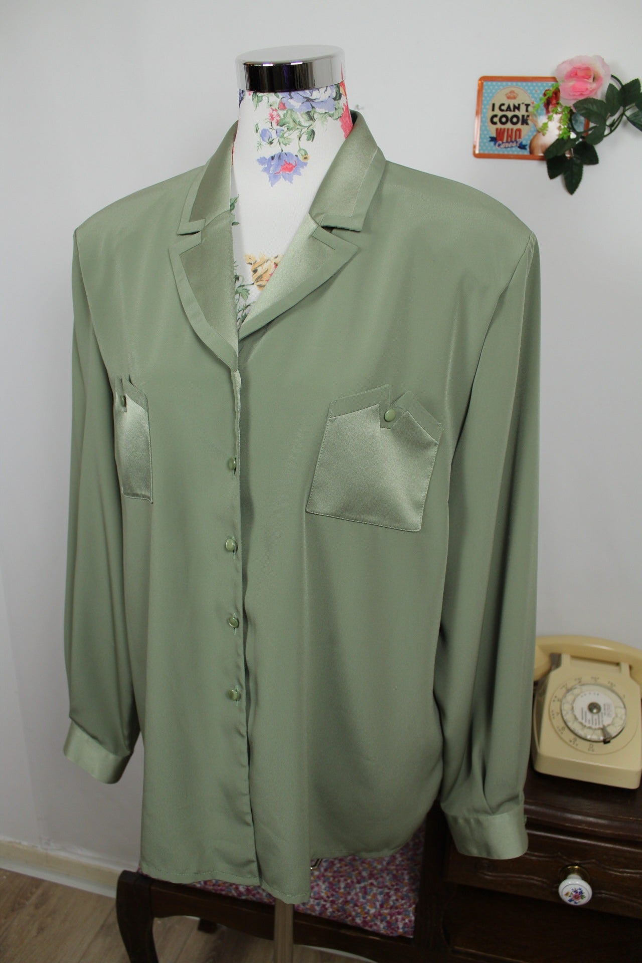 🌸🍒Chemise vintage 80/90's vert sauge satinée - chic made in France - Taille 46/48🍒🌸