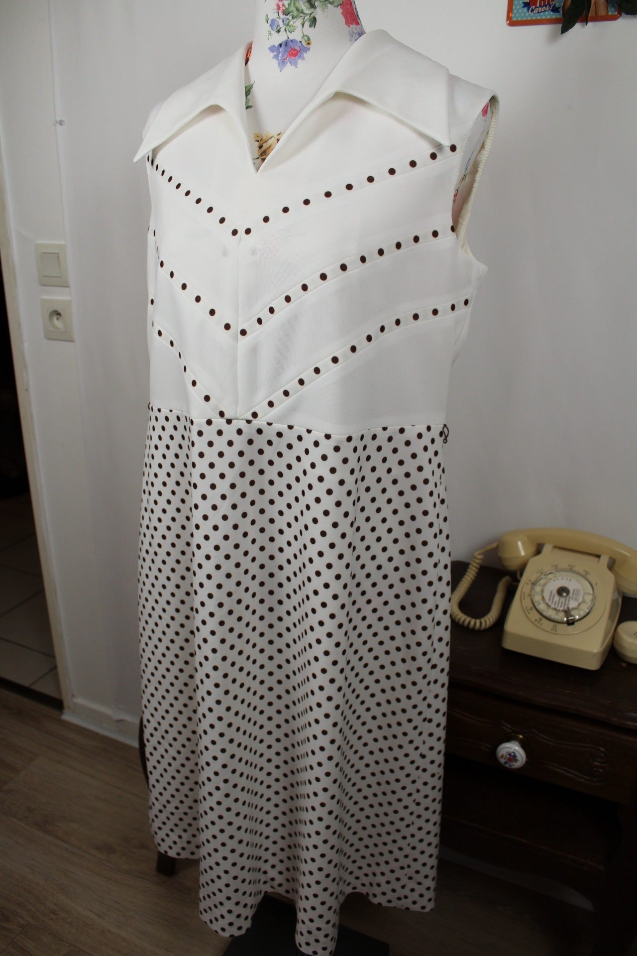 🌸🍒Robe blanche vintage 70's style pin-up à pois marron - col chemise - Taille 42/44🍒🌸