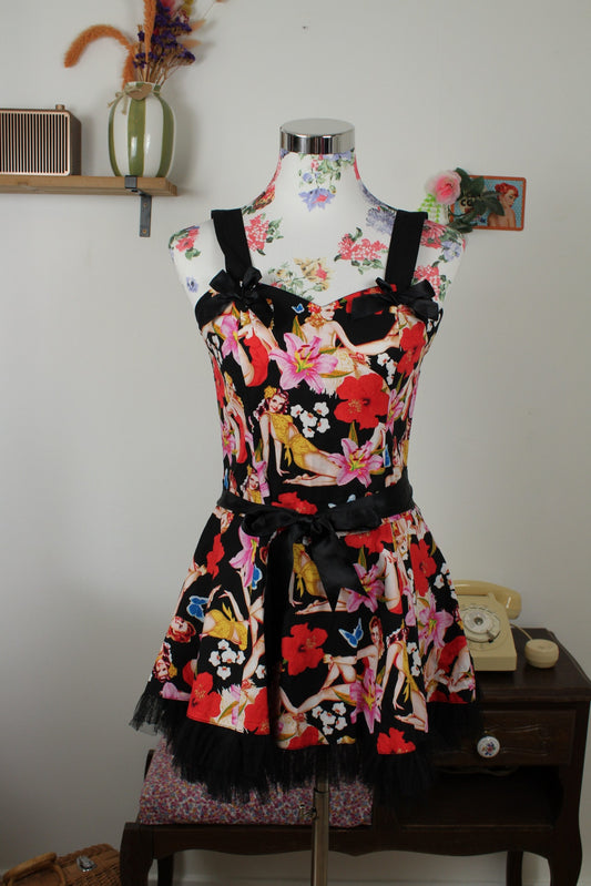 Robe pin-up/rockabilly Hell Bunny motif lys roses & pin-up - Taille 36 petit 38