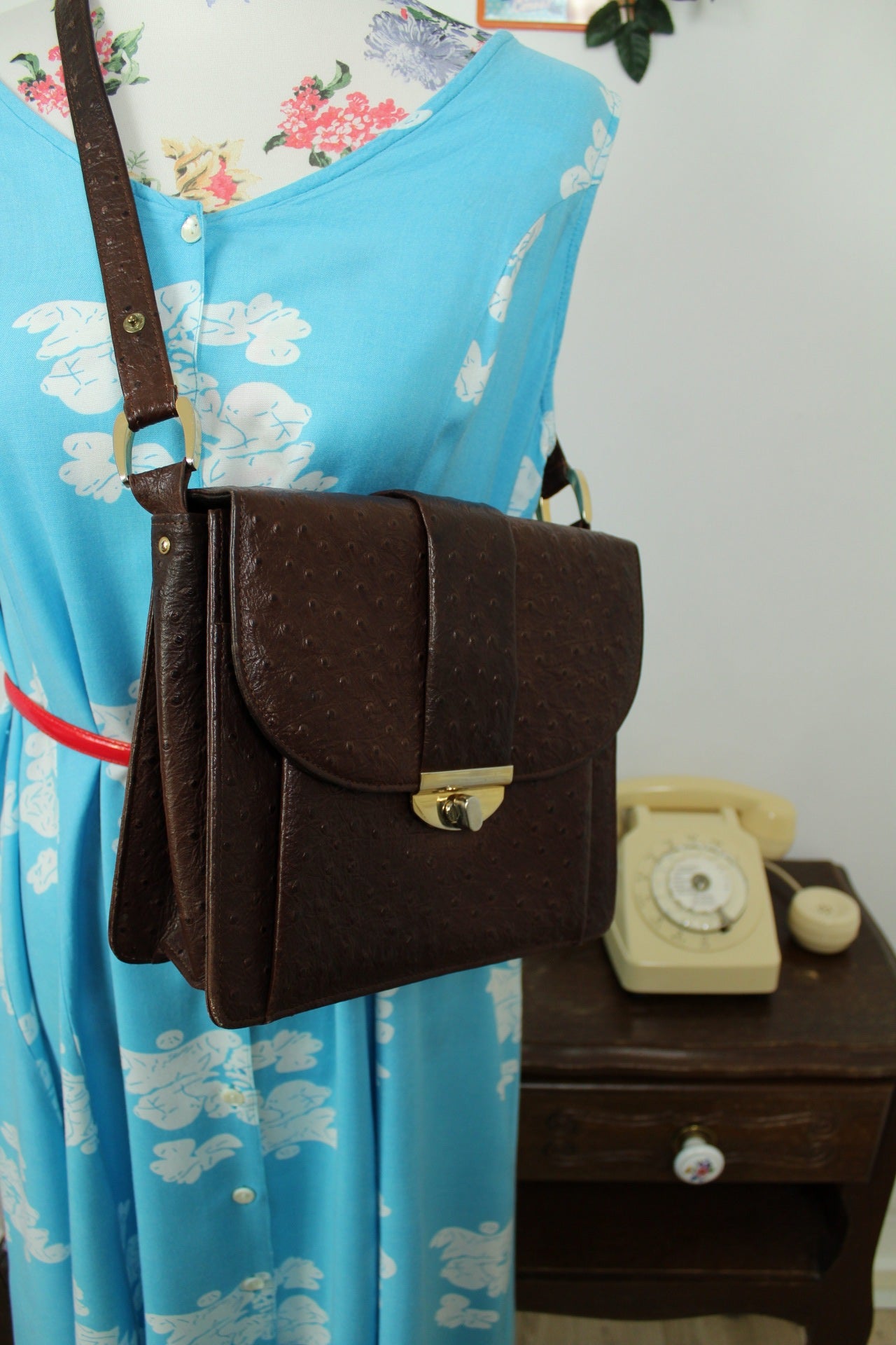 🌸🍒Sac vintage 70/80's cuir texturé imitation autruche & fermoir doré🍒🌸