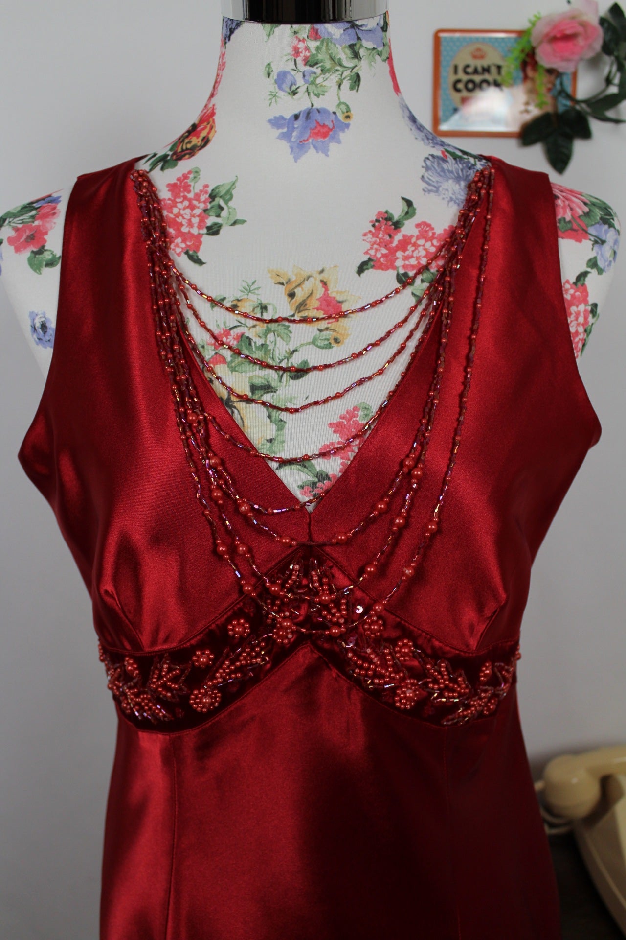 🌸🍒Robe de soirée rouge satinée vintage perlée 80/90s - collier intégré - Taille 36/38🍒🌸